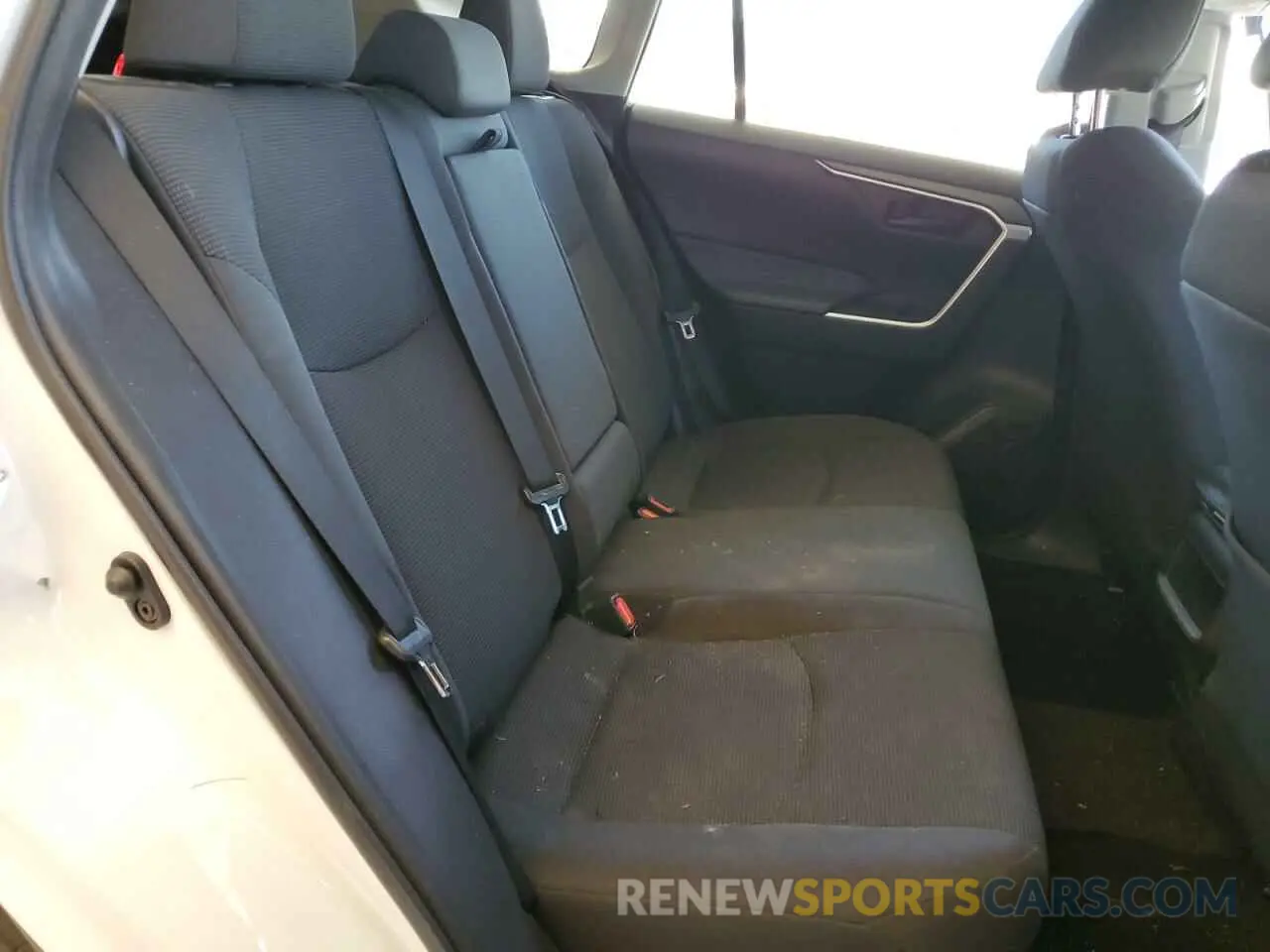 6 Photograph of a damaged car 2T3H1RFV9KW050403 TOYOTA RAV4 2019