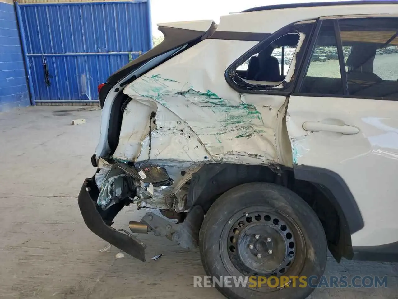 9 Photograph of a damaged car 2T3H1RFV9KW050403 TOYOTA RAV4 2019
