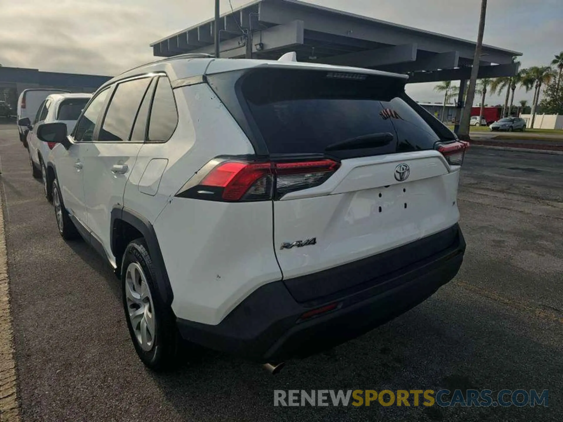 10 Photograph of a damaged car 2T3H1RFV9KW052572 TOYOTA RAV4 2019