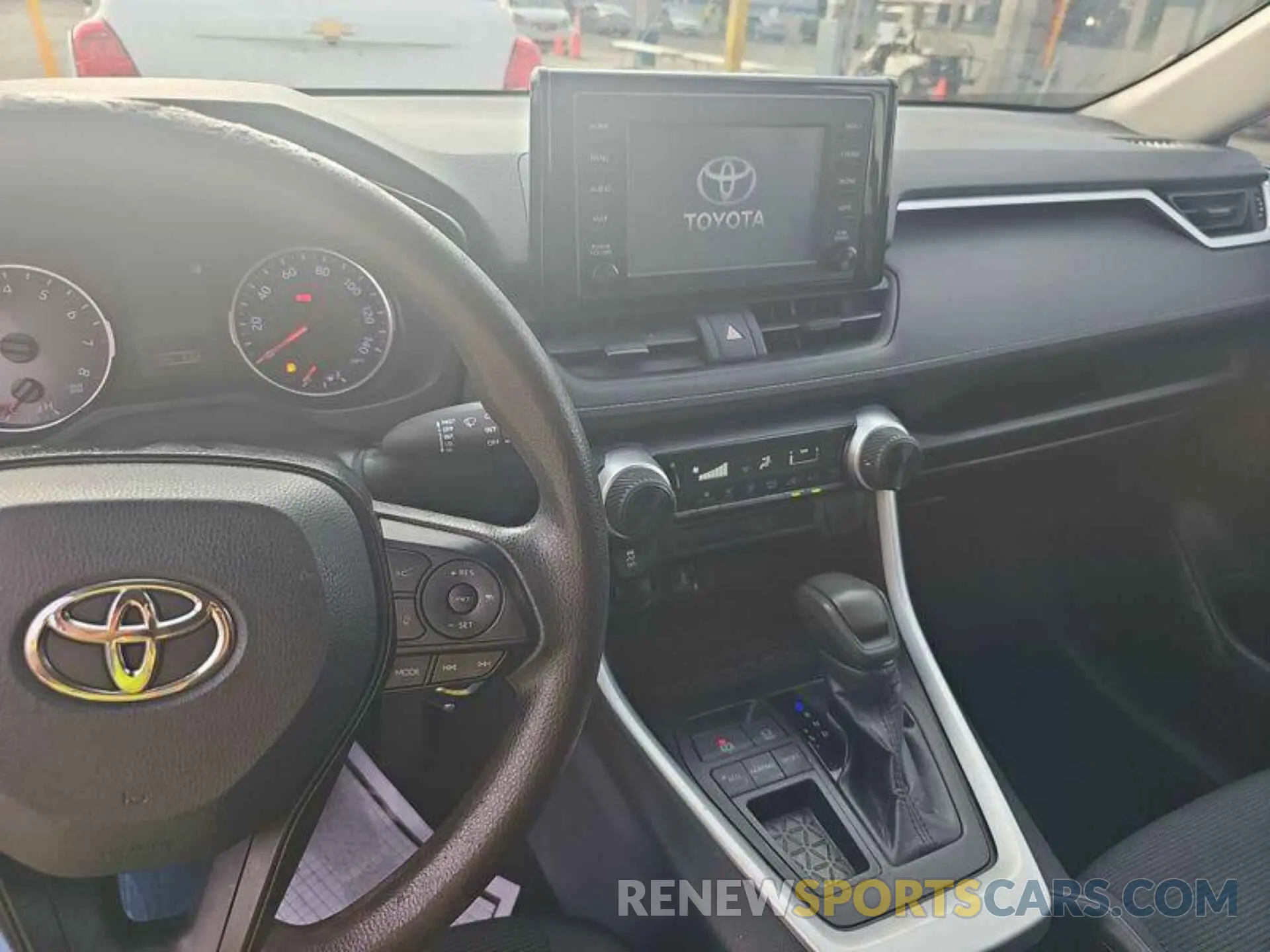 6 Photograph of a damaged car 2T3H1RFV9KW052572 TOYOTA RAV4 2019