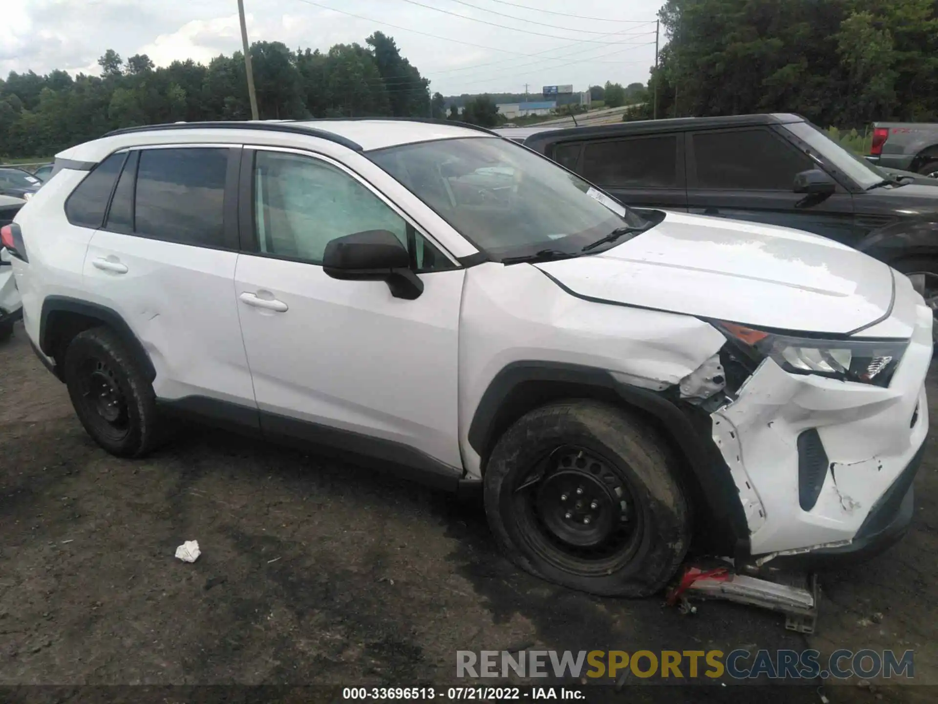 1 Photograph of a damaged car 2T3H1RFV9KW055472 TOYOTA RAV4 2019