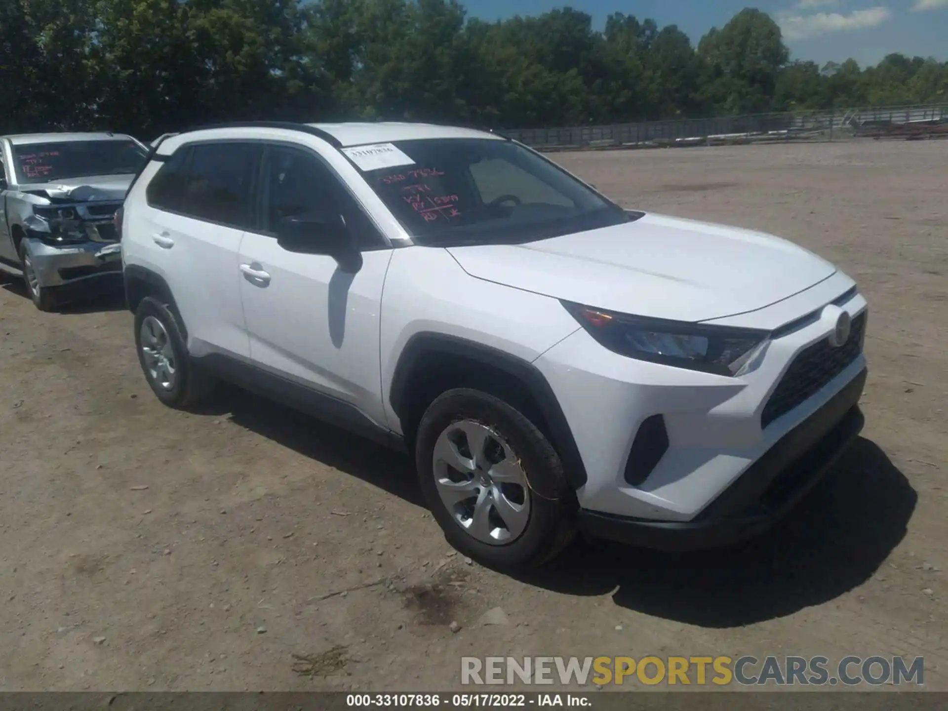 1 Photograph of a damaged car 2T3H1RFV9KW056055 TOYOTA RAV4 2019