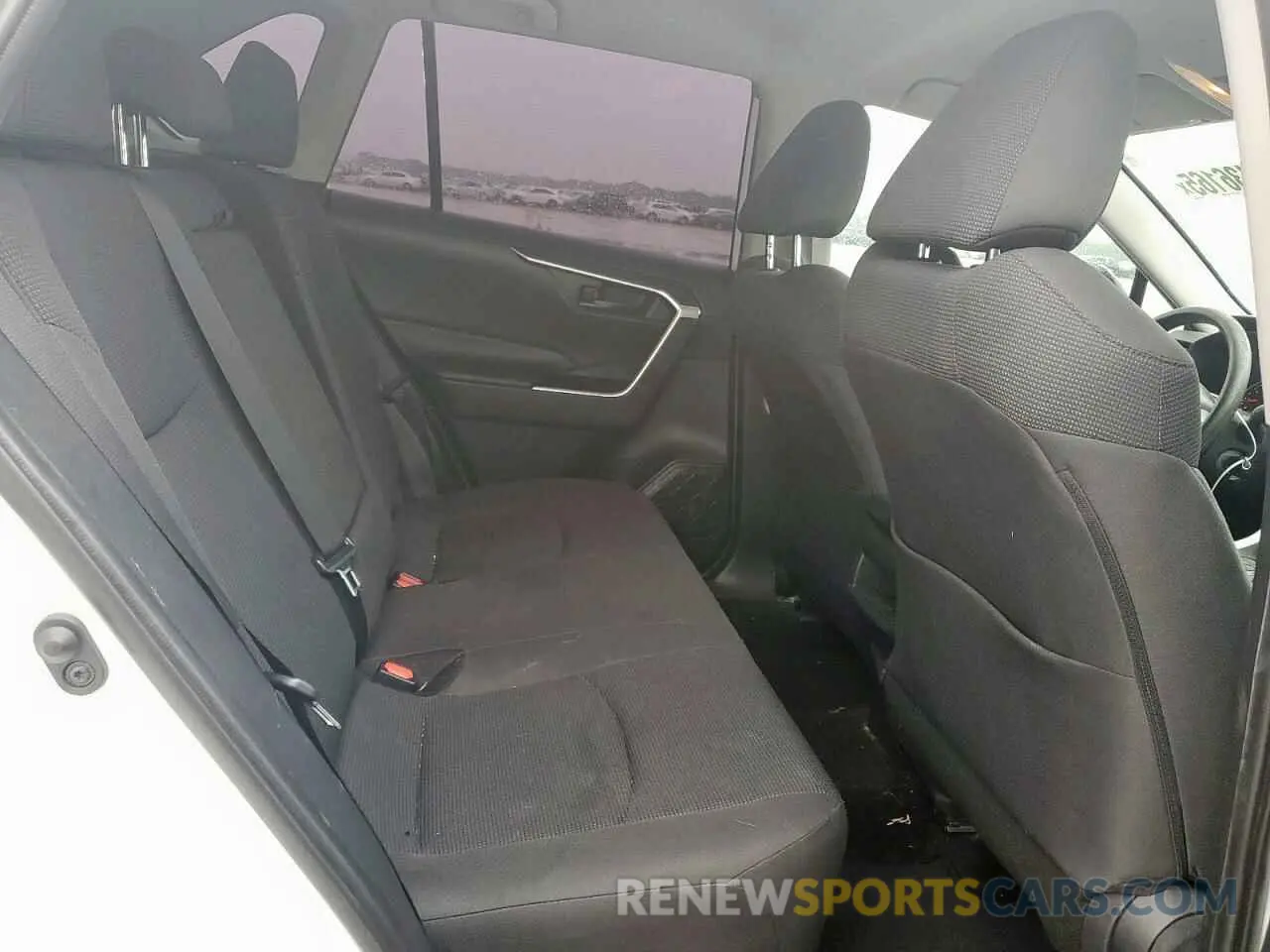 11 Photograph of a damaged car 2T3H1RFVXKC020456 TOYOTA RAV4 2019