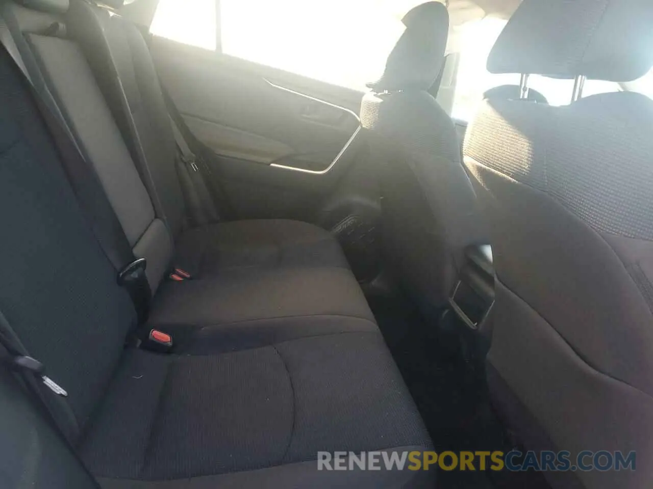 10 Photograph of a damaged car 2T3H1RFVXKC026760 TOYOTA RAV4 2019