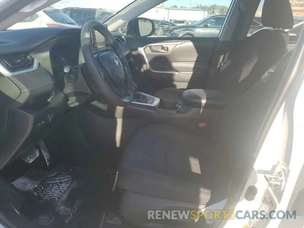 7 Photograph of a damaged car 2T3H1RFVXKC026760 TOYOTA RAV4 2019