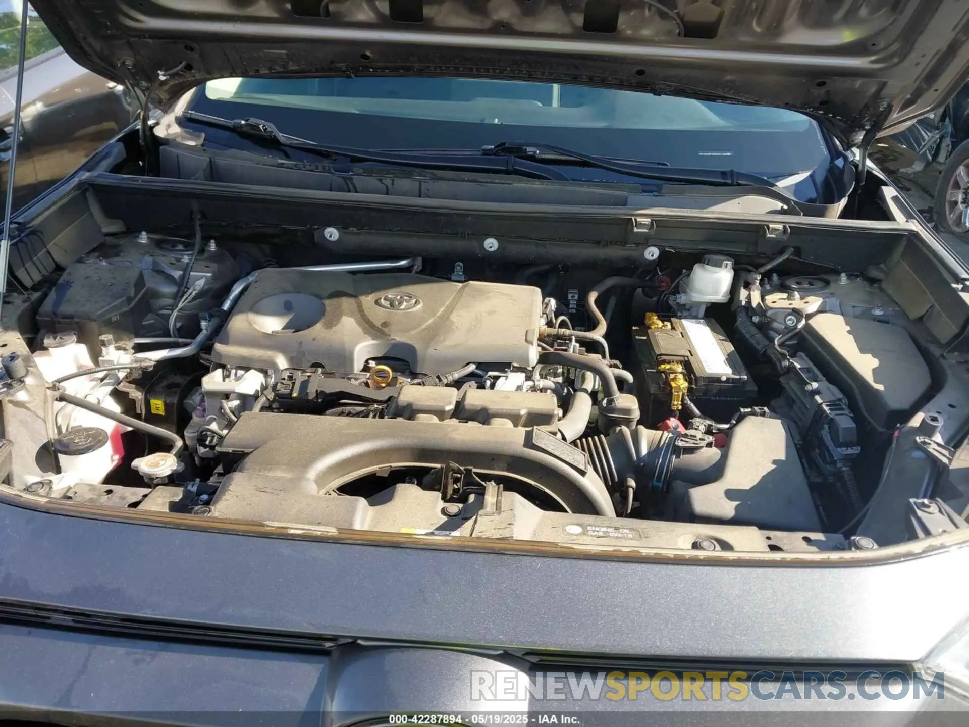 10 Photograph of a damaged car 2T3H1RFVXKC027598 TOYOTA RAV4 2019