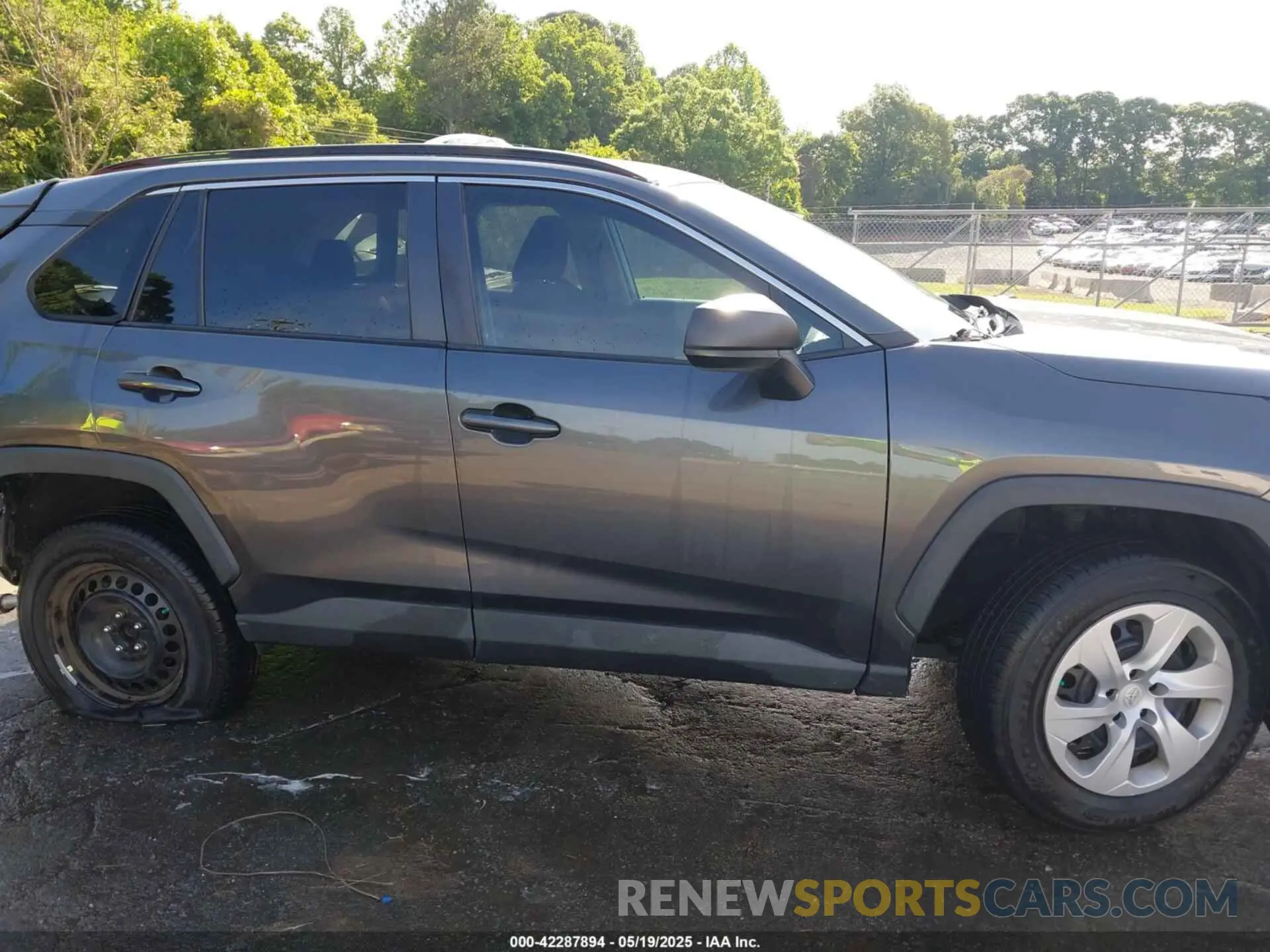 13 Photograph of a damaged car 2T3H1RFVXKC027598 TOYOTA RAV4 2019