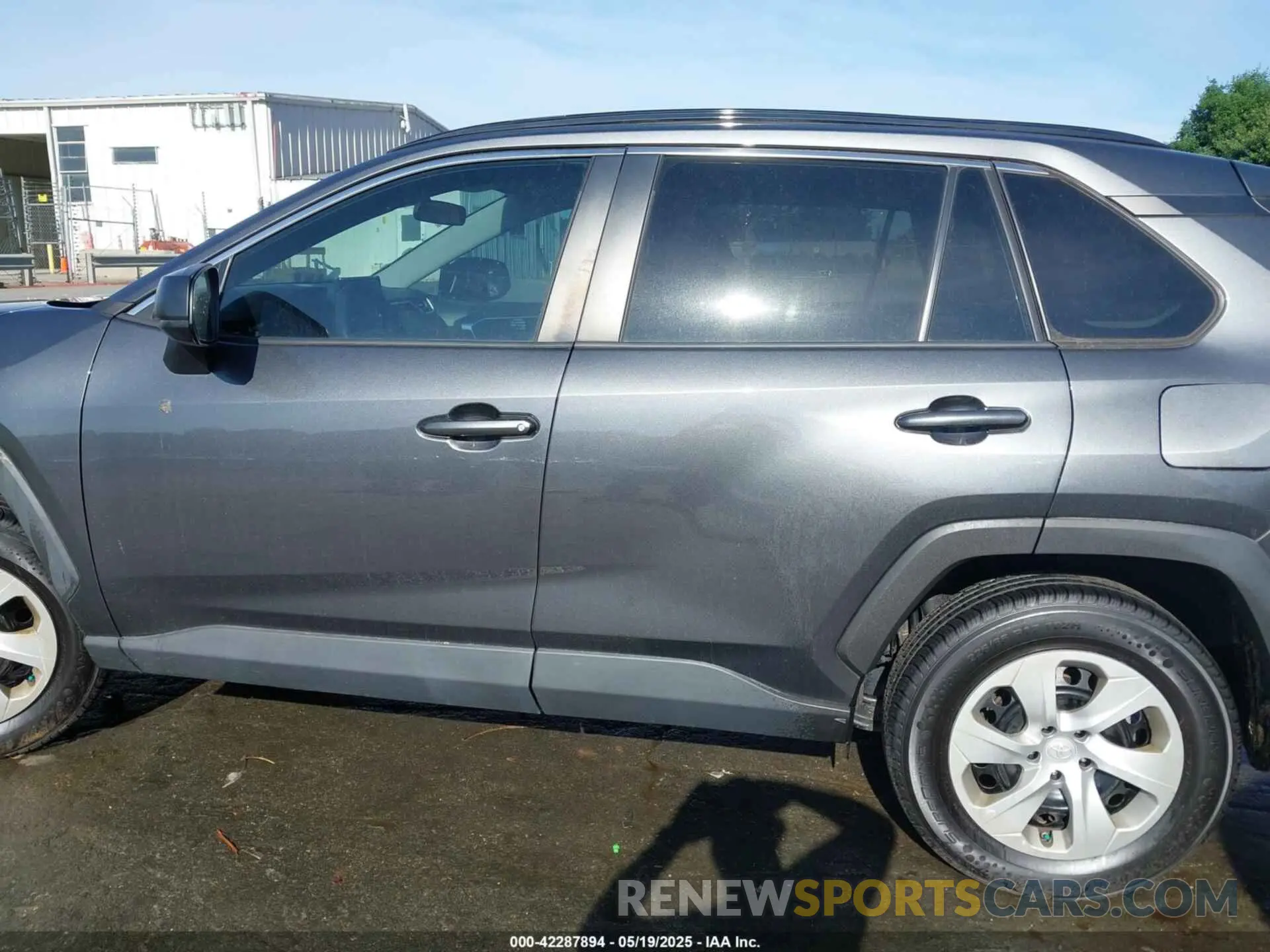 14 Photograph of a damaged car 2T3H1RFVXKC027598 TOYOTA RAV4 2019