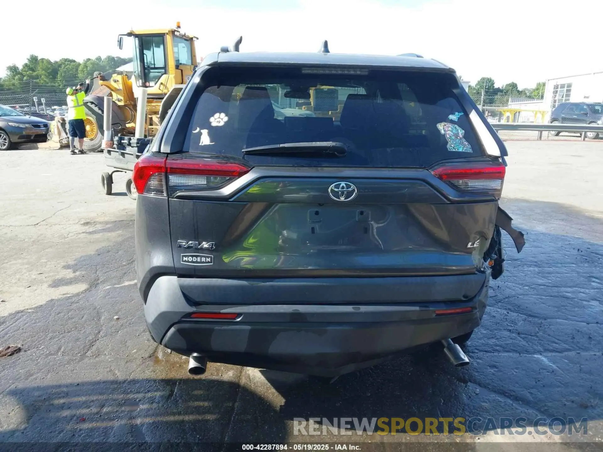 16 Photograph of a damaged car 2T3H1RFVXKC027598 TOYOTA RAV4 2019