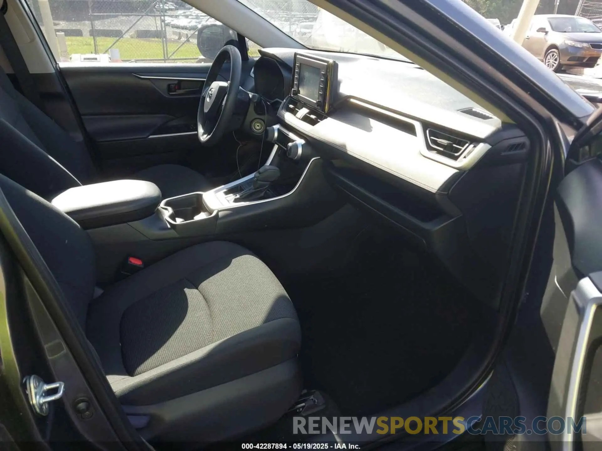 5 Photograph of a damaged car 2T3H1RFVXKC027598 TOYOTA RAV4 2019