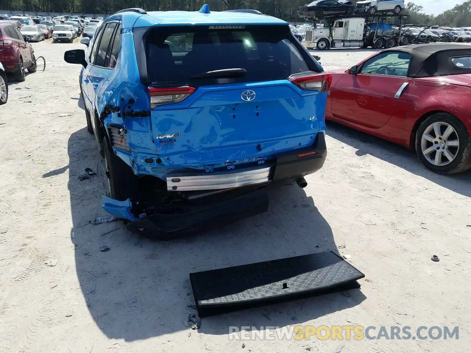 9 Photograph of a damaged car 2T3H1RFVXKW005177 TOYOTA RAV4 2019