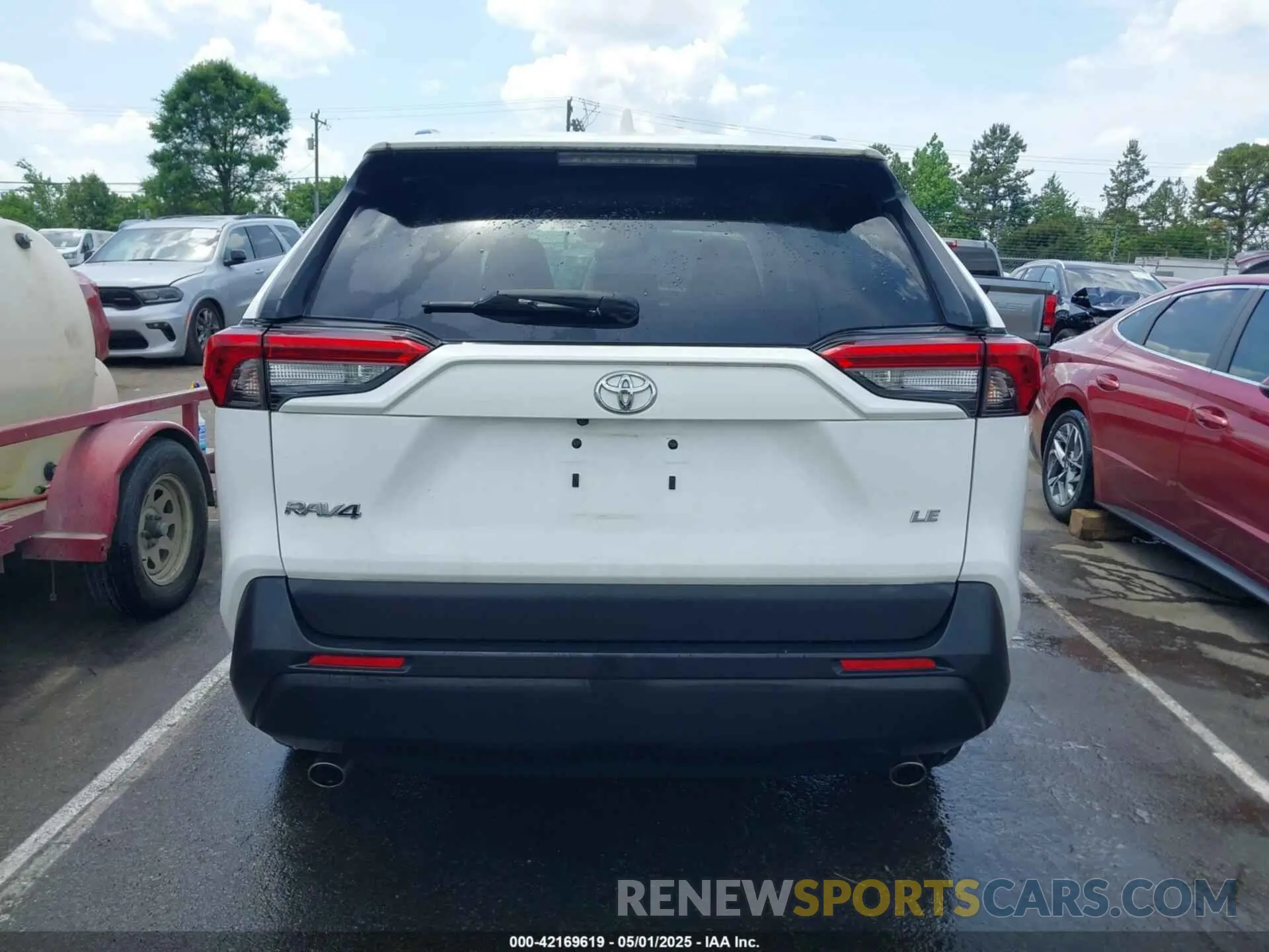16 Photograph of a damaged car 2T3H1RFVXKW006958 TOYOTA RAV4 2019