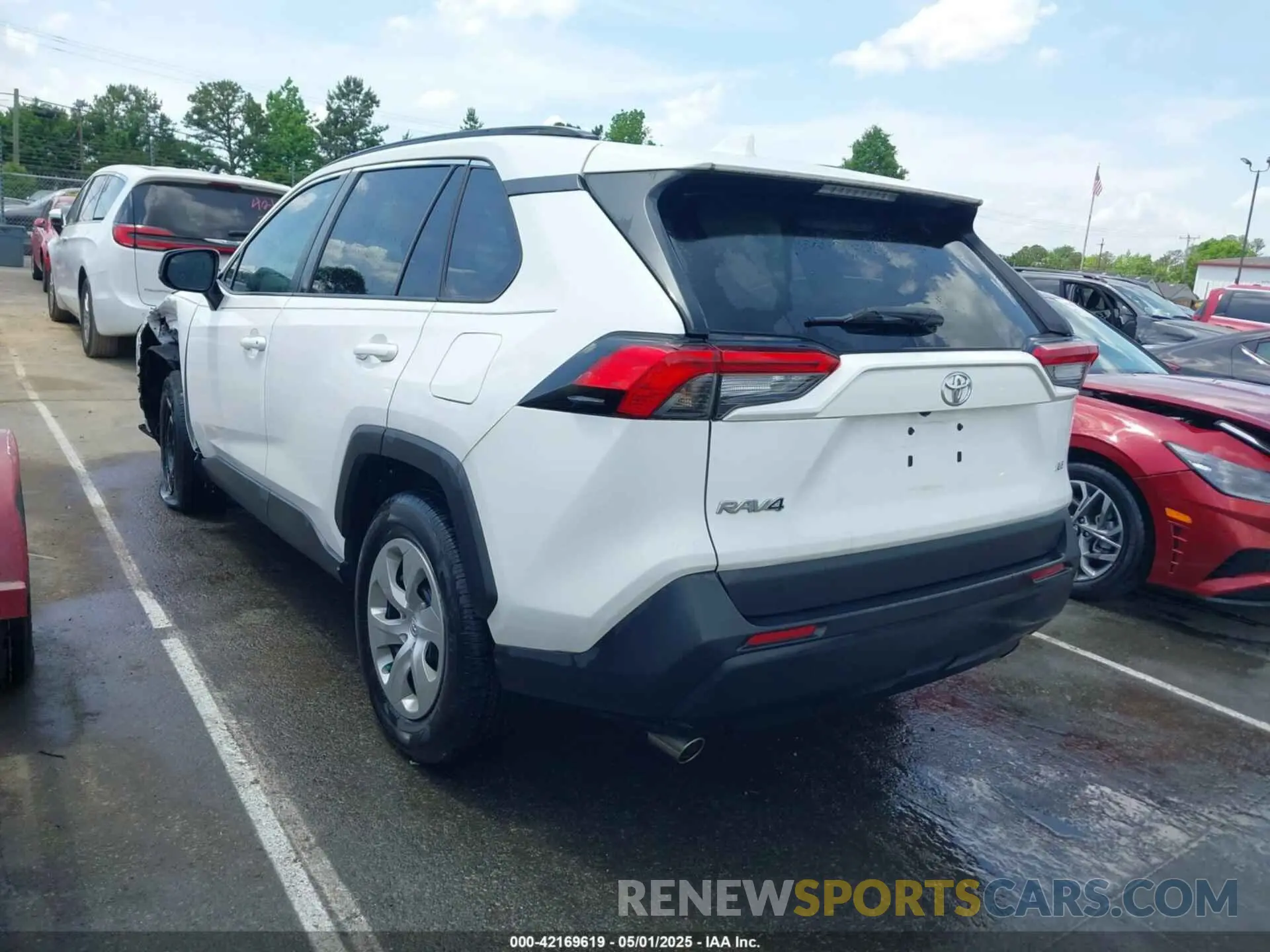 3 Photograph of a damaged car 2T3H1RFVXKW006958 TOYOTA RAV4 2019
