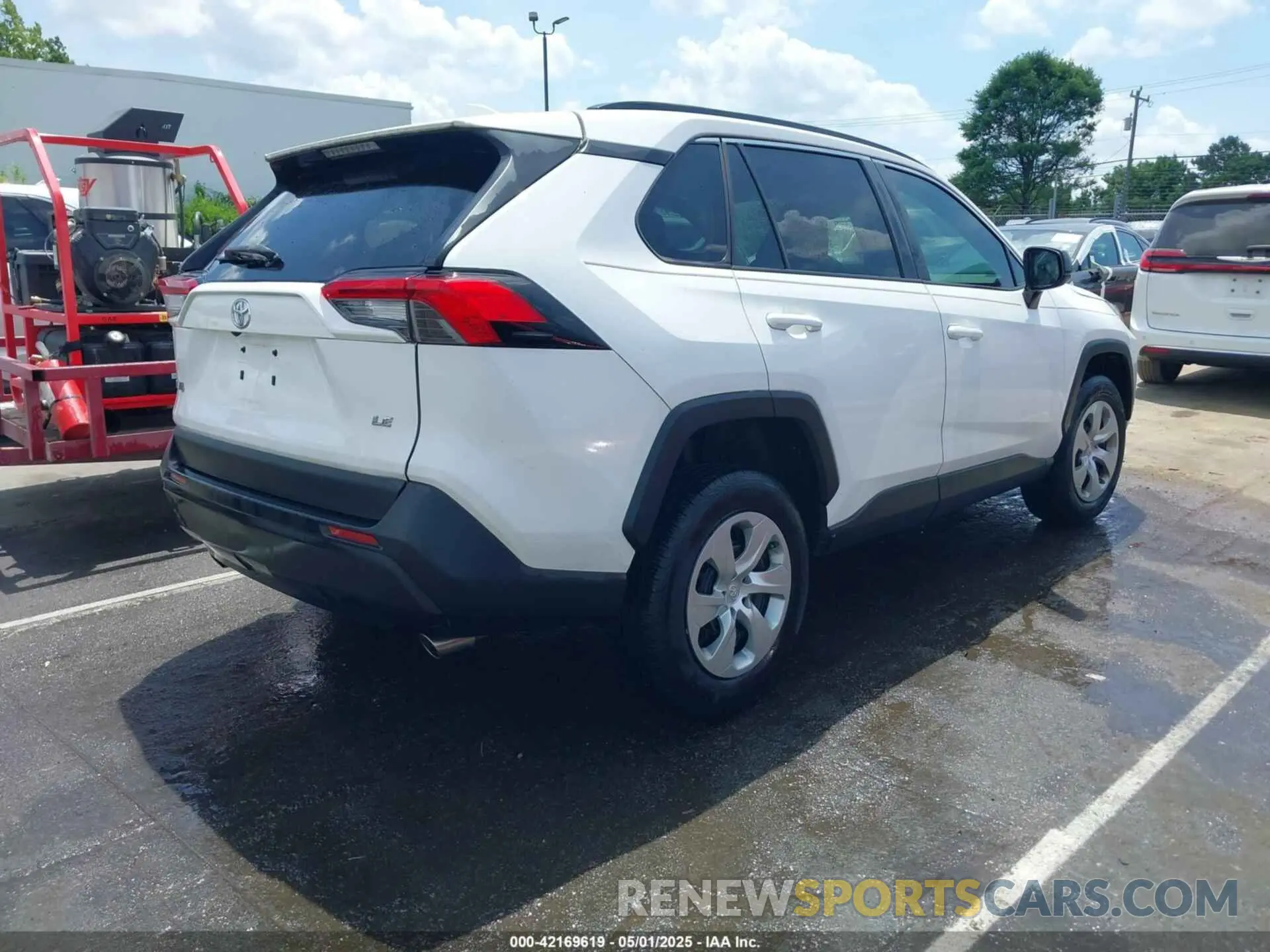 4 Photograph of a damaged car 2T3H1RFVXKW006958 TOYOTA RAV4 2019
