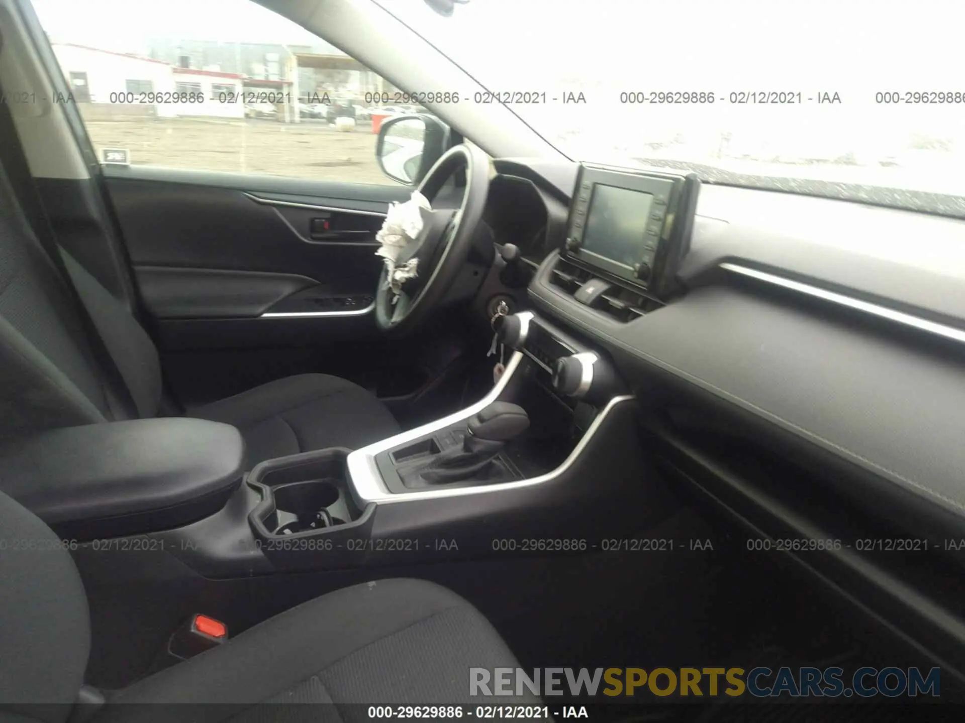 5 Photograph of a damaged car 2T3H1RFVXKW010623 TOYOTA RAV4 2019