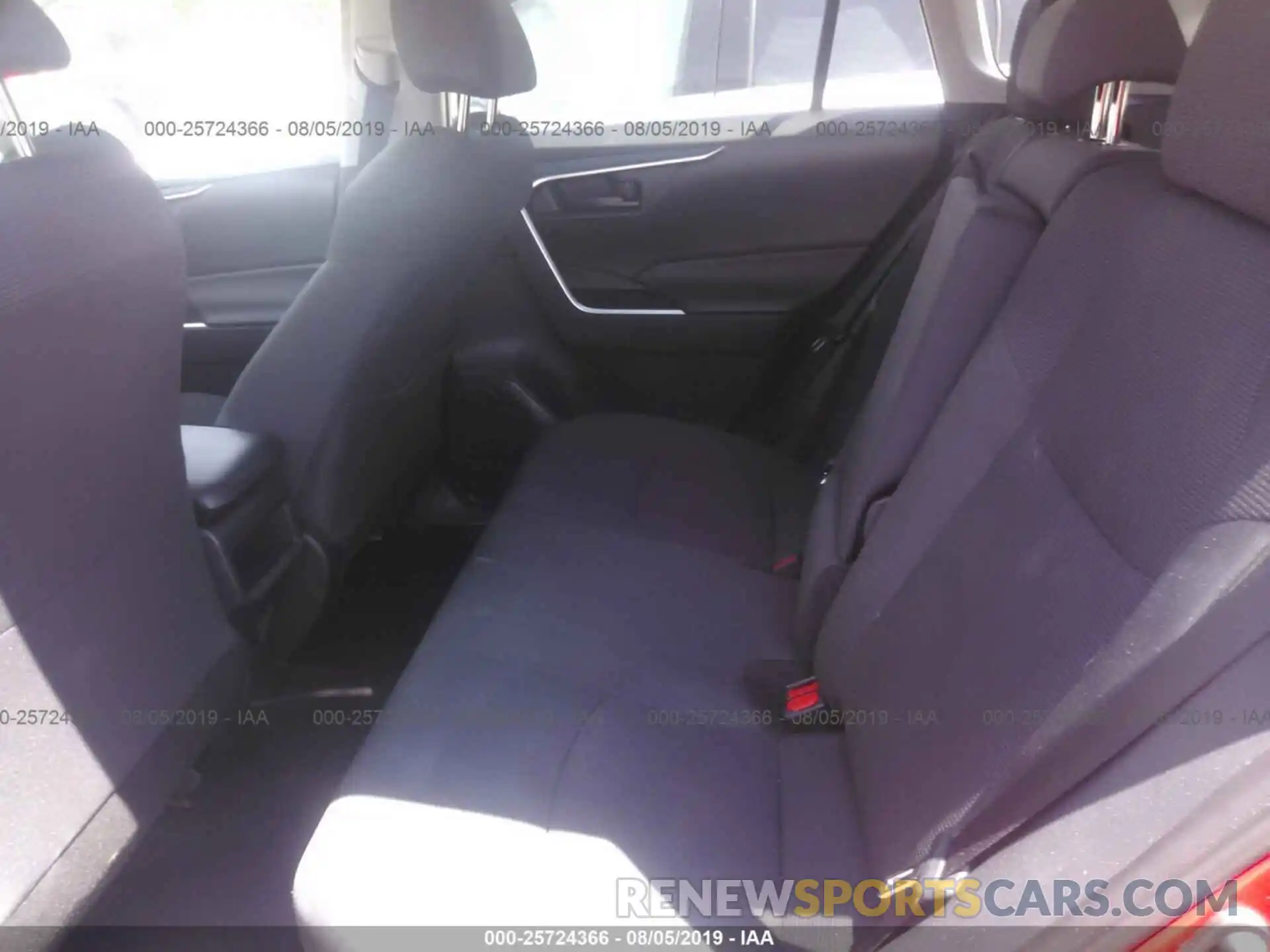 8 Photograph of a damaged car 2T3H1RFVXKW020486 TOYOTA RAV4 2019