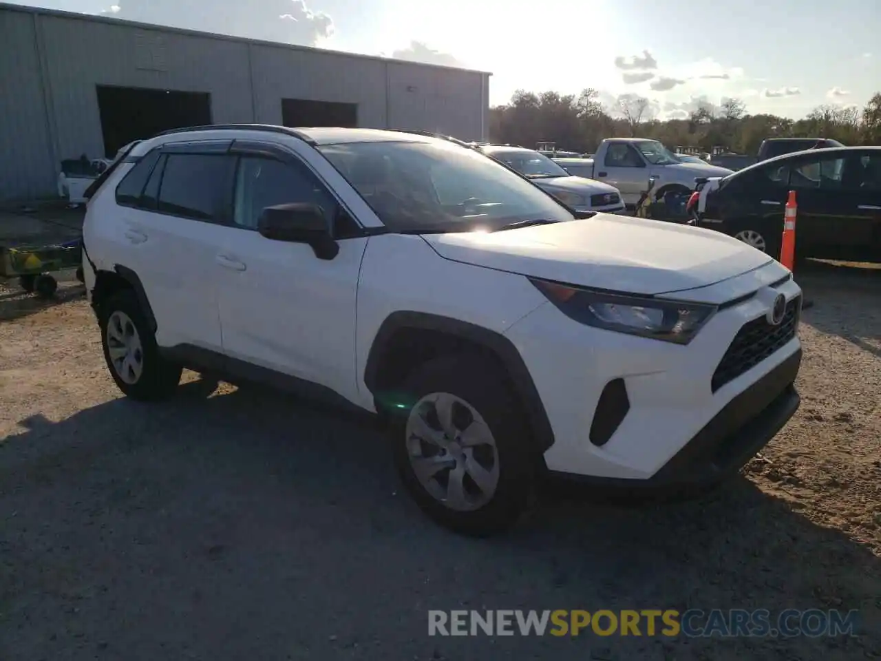 4 Photograph of a damaged car 2T3H1RFVXKW020732 TOYOTA RAV4 2019