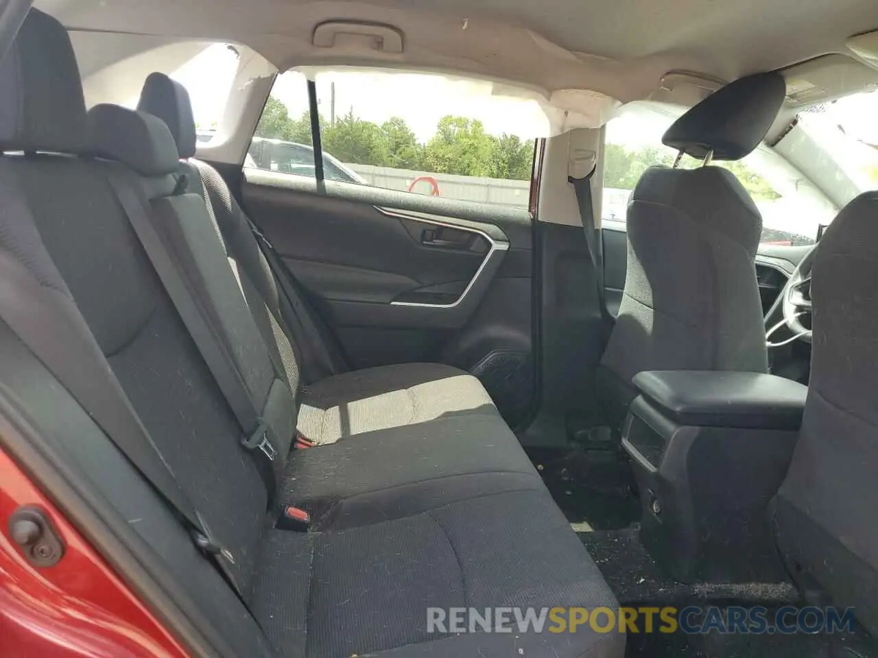 10 Photograph of a damaged car 2T3H1RFVXKW021492 TOYOTA RAV4 2019