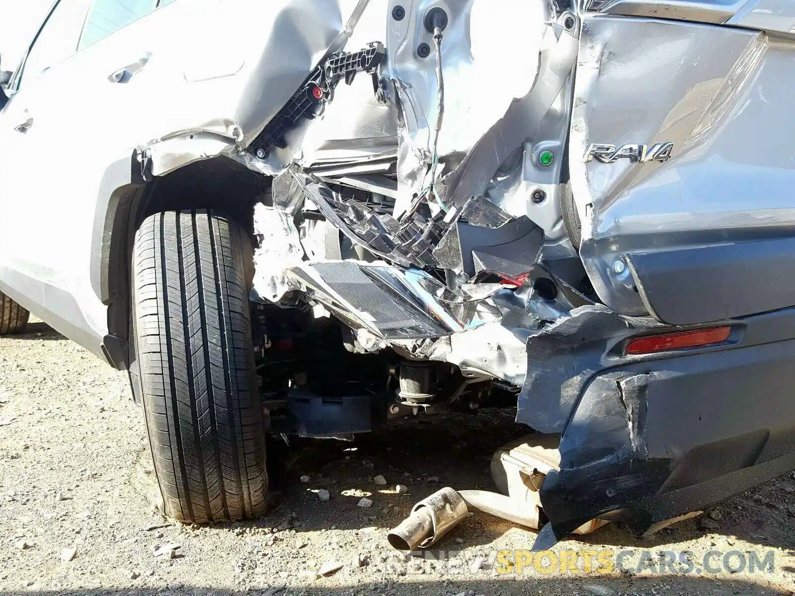 9 Photograph of a damaged car 2T3H1RFVXKW029088 TOYOTA RAV4 2019