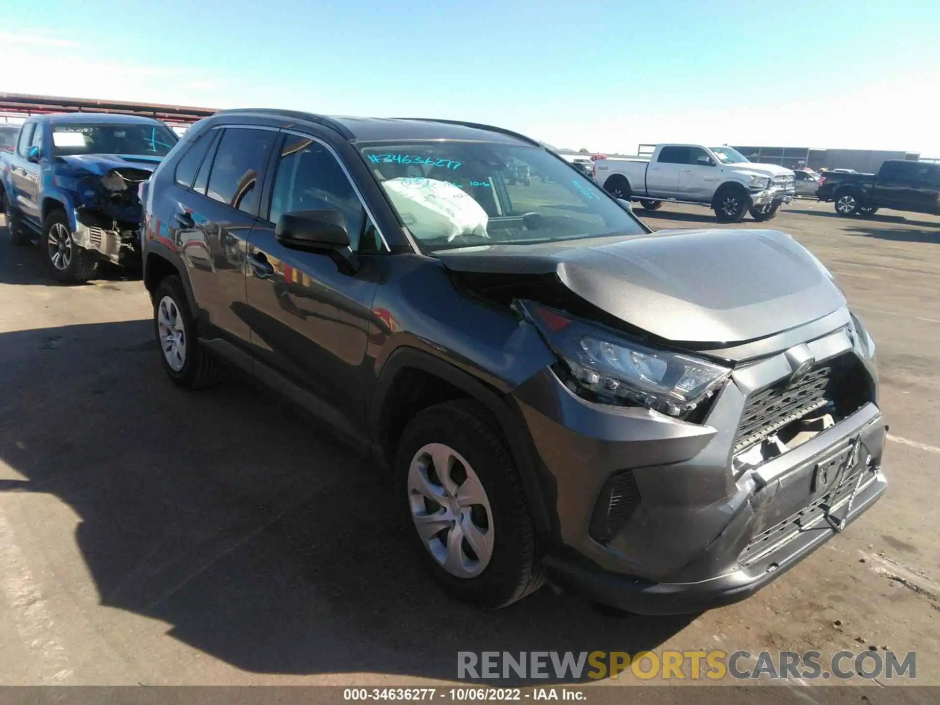 1 Photograph of a damaged car 2T3H1RFVXKW031830 TOYOTA RAV4 2019