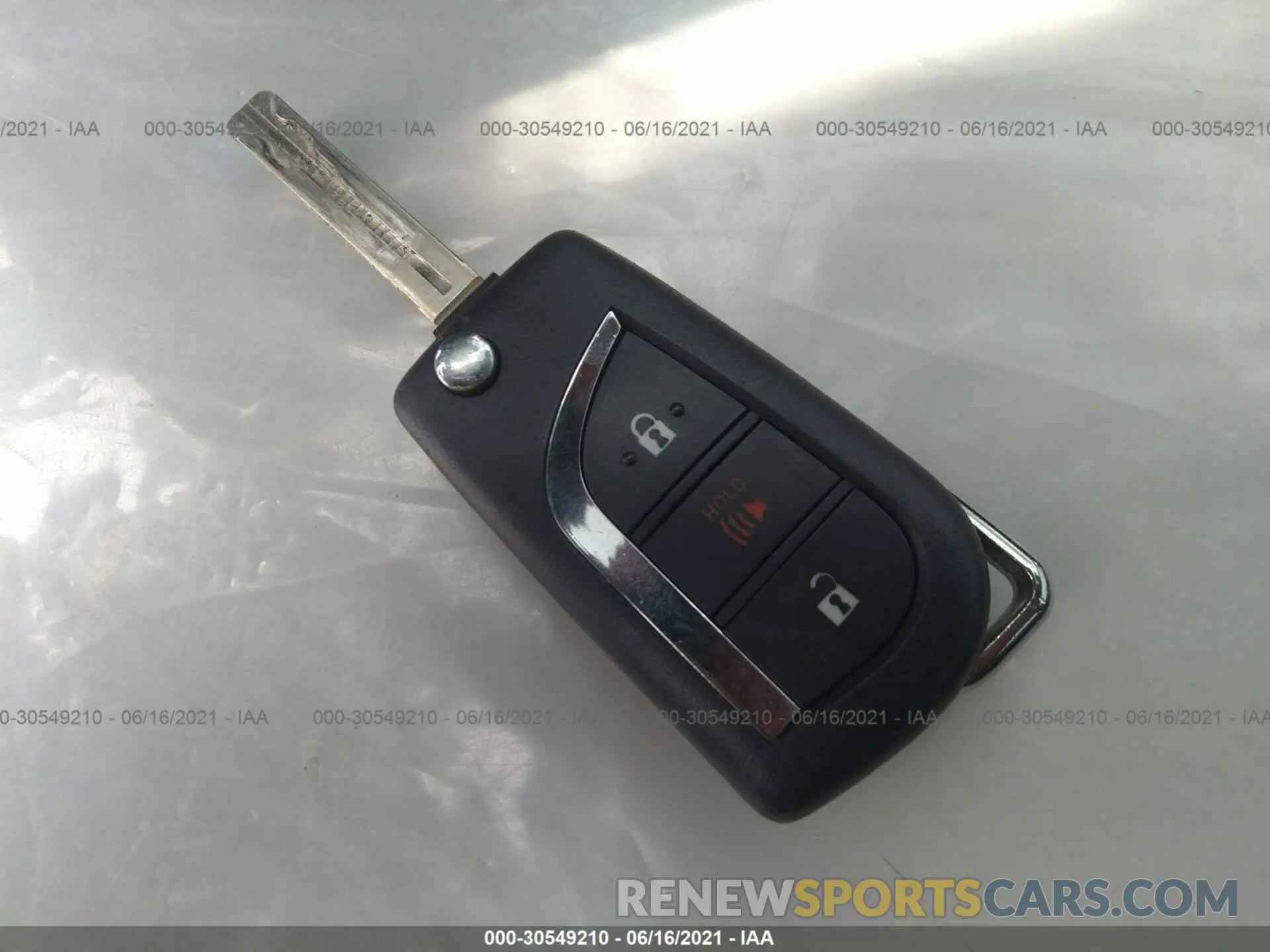 11 Photograph of a damaged car 2T3H1RFVXKW033500 TOYOTA RAV4 2019