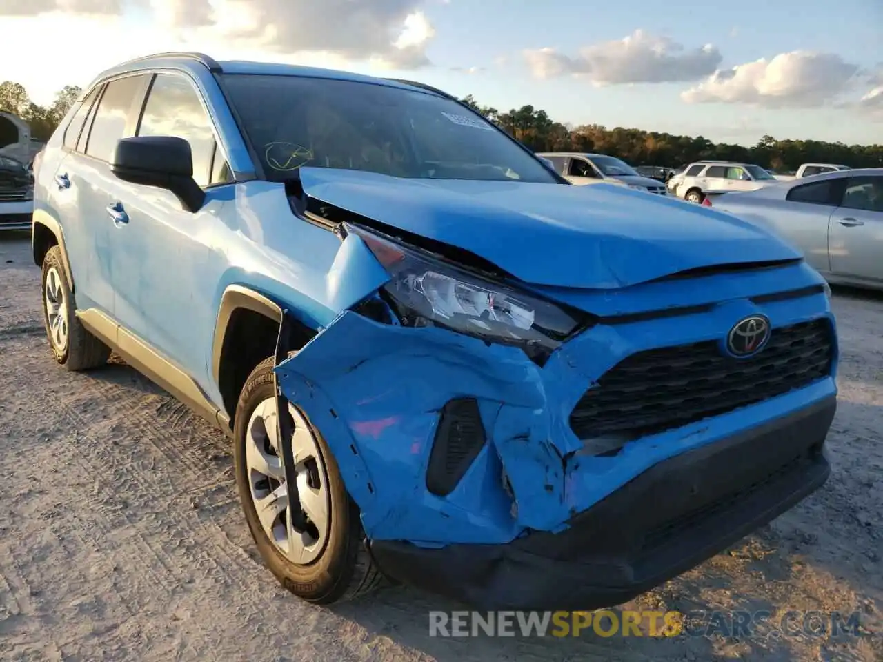 1 Photograph of a damaged car 2T3H1RFVXKW034064 TOYOTA RAV4 2019