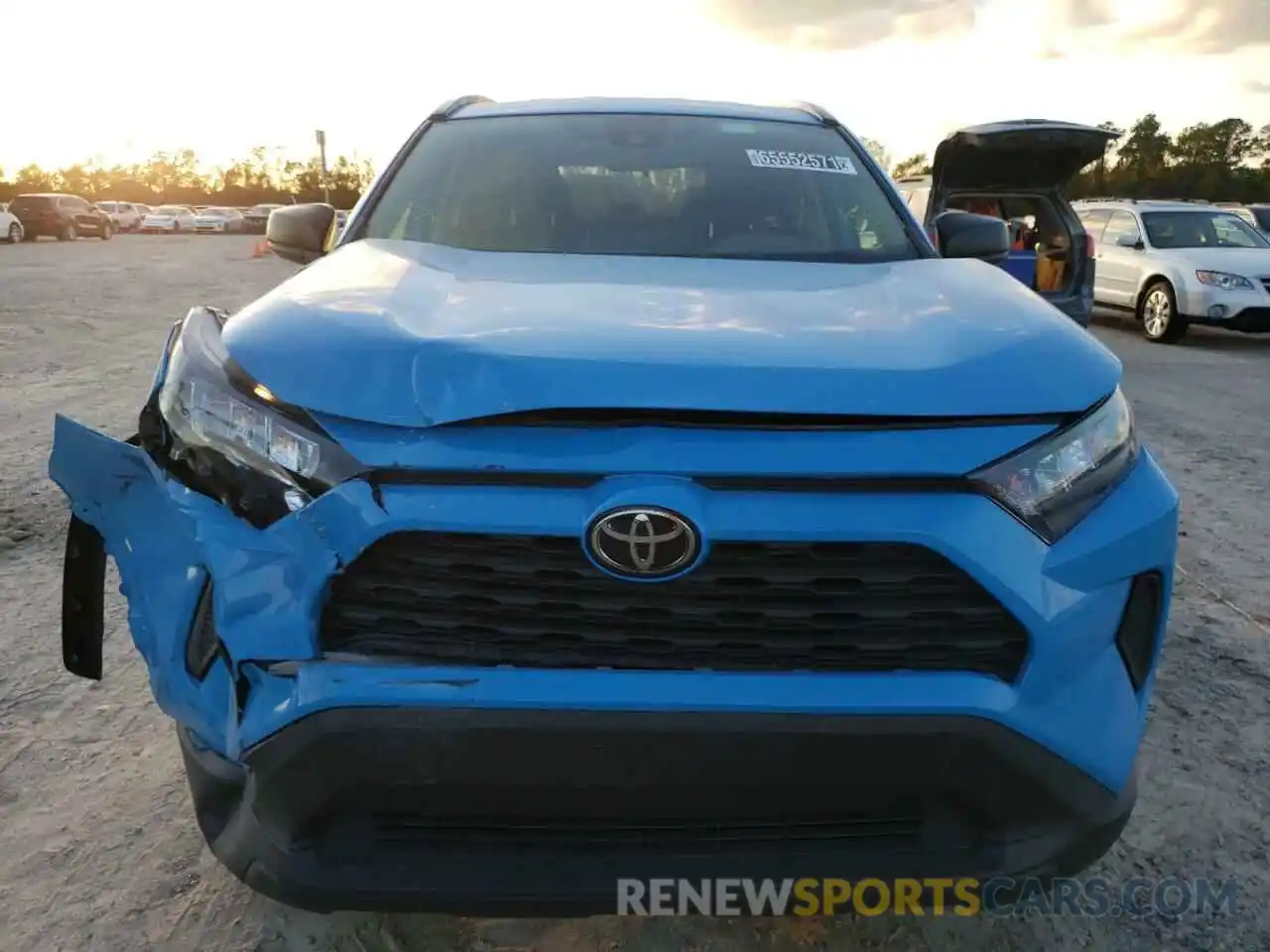 9 Photograph of a damaged car 2T3H1RFVXKW034064 TOYOTA RAV4 2019