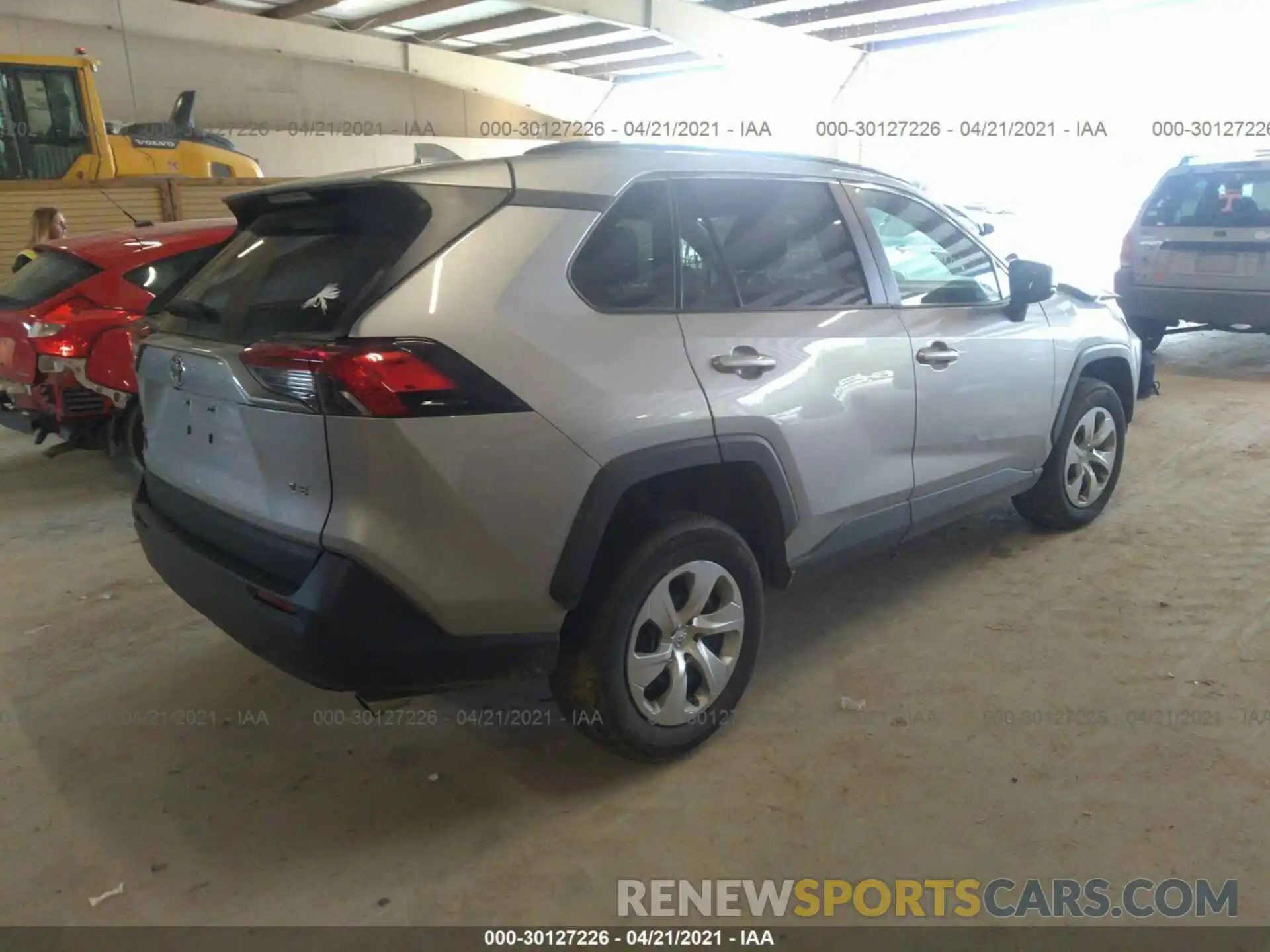 4 Photograph of a damaged car 2T3H1RFVXKW035408 TOYOTA RAV4 2019