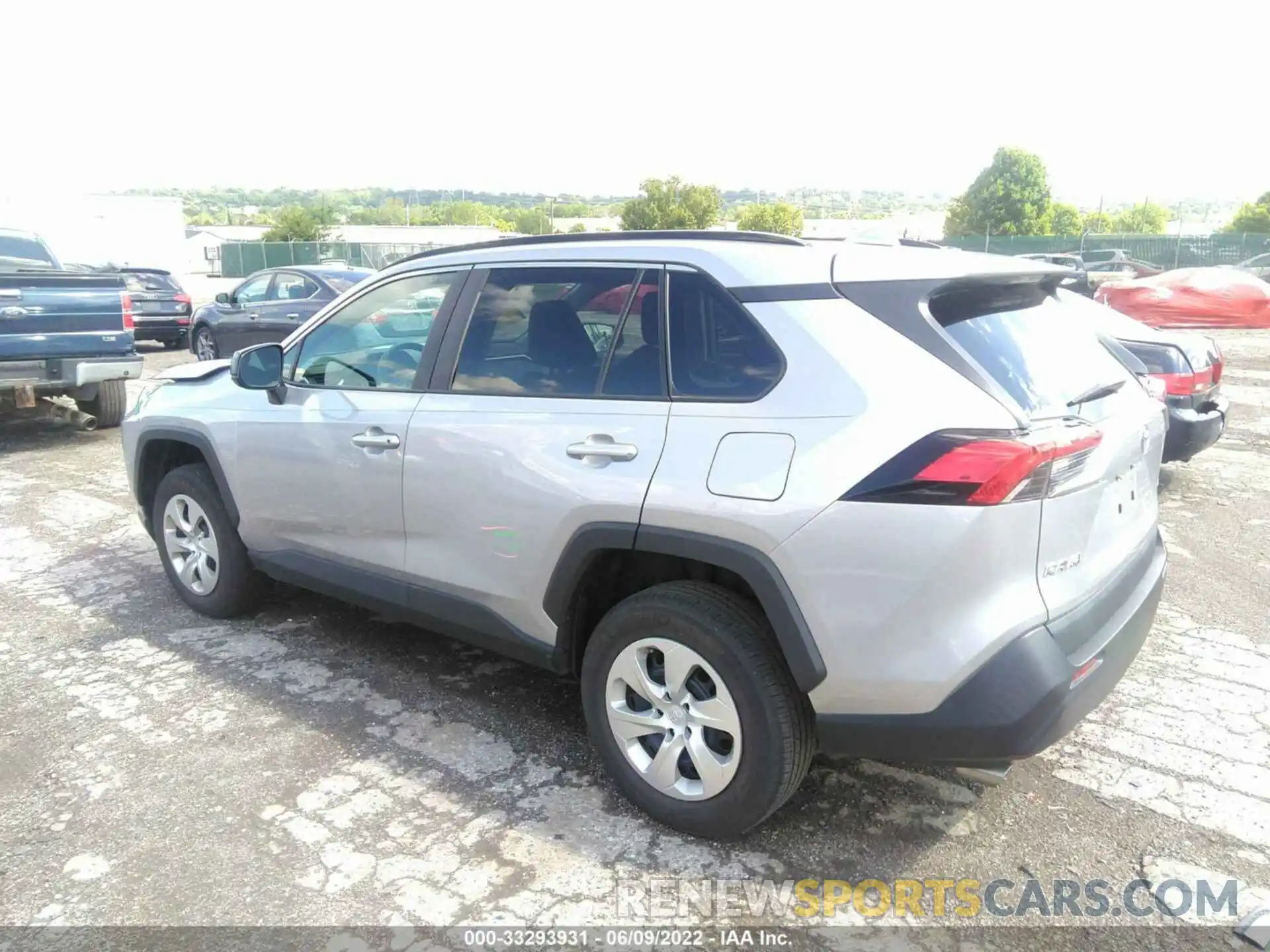 3 Photograph of a damaged car 2T3H1RFVXKW039202 TOYOTA RAV4 2019