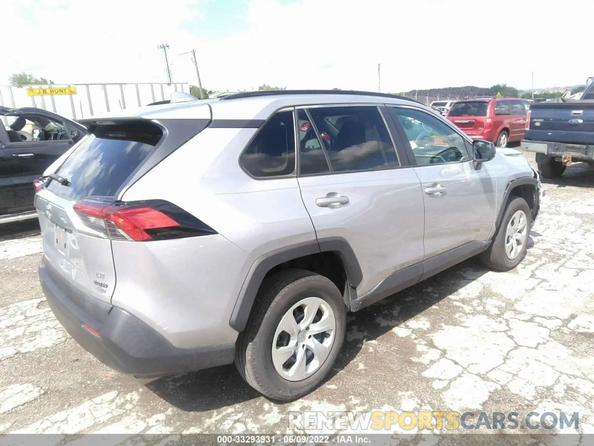 4 Photograph of a damaged car 2T3H1RFVXKW039202 TOYOTA RAV4 2019