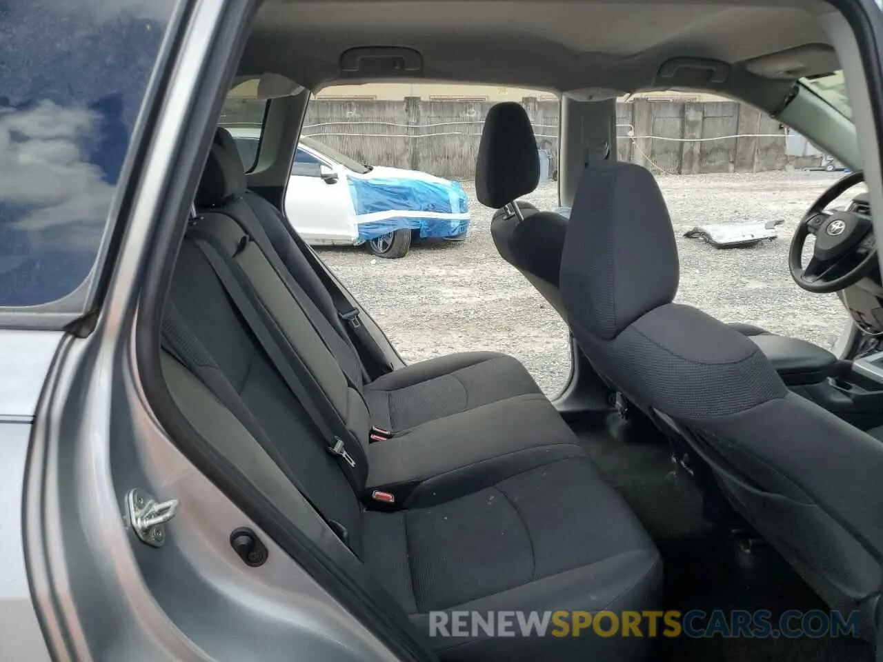 11 Photograph of a damaged car 2T3H1RFVXKW041886 TOYOTA RAV4 2019