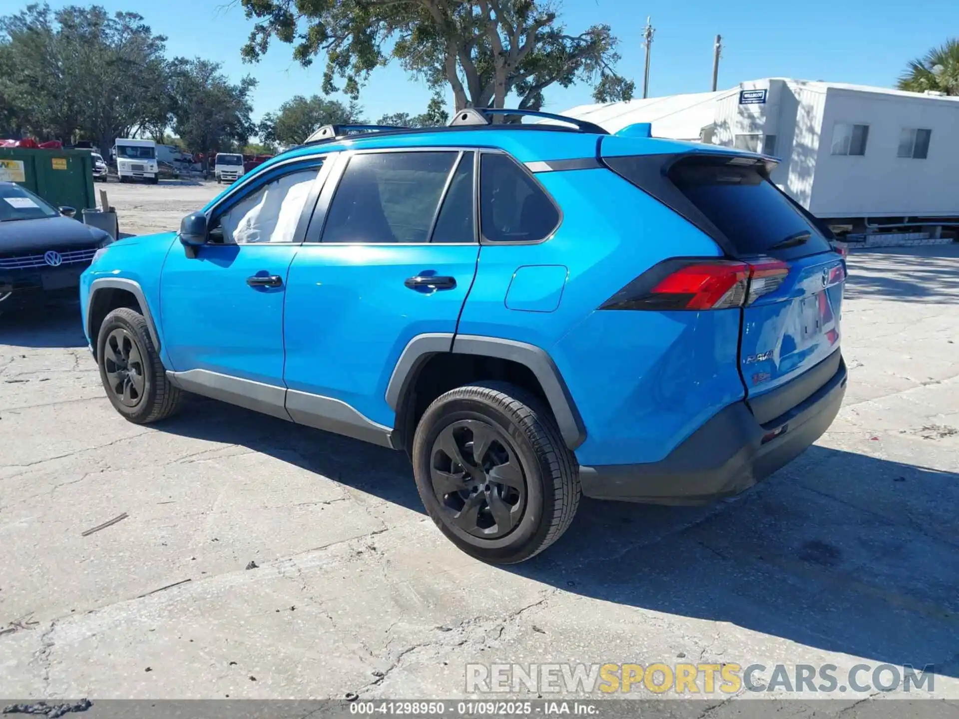 3 Photograph of a damaged car 2T3H1RFVXKW042150 TOYOTA RAV4 2019