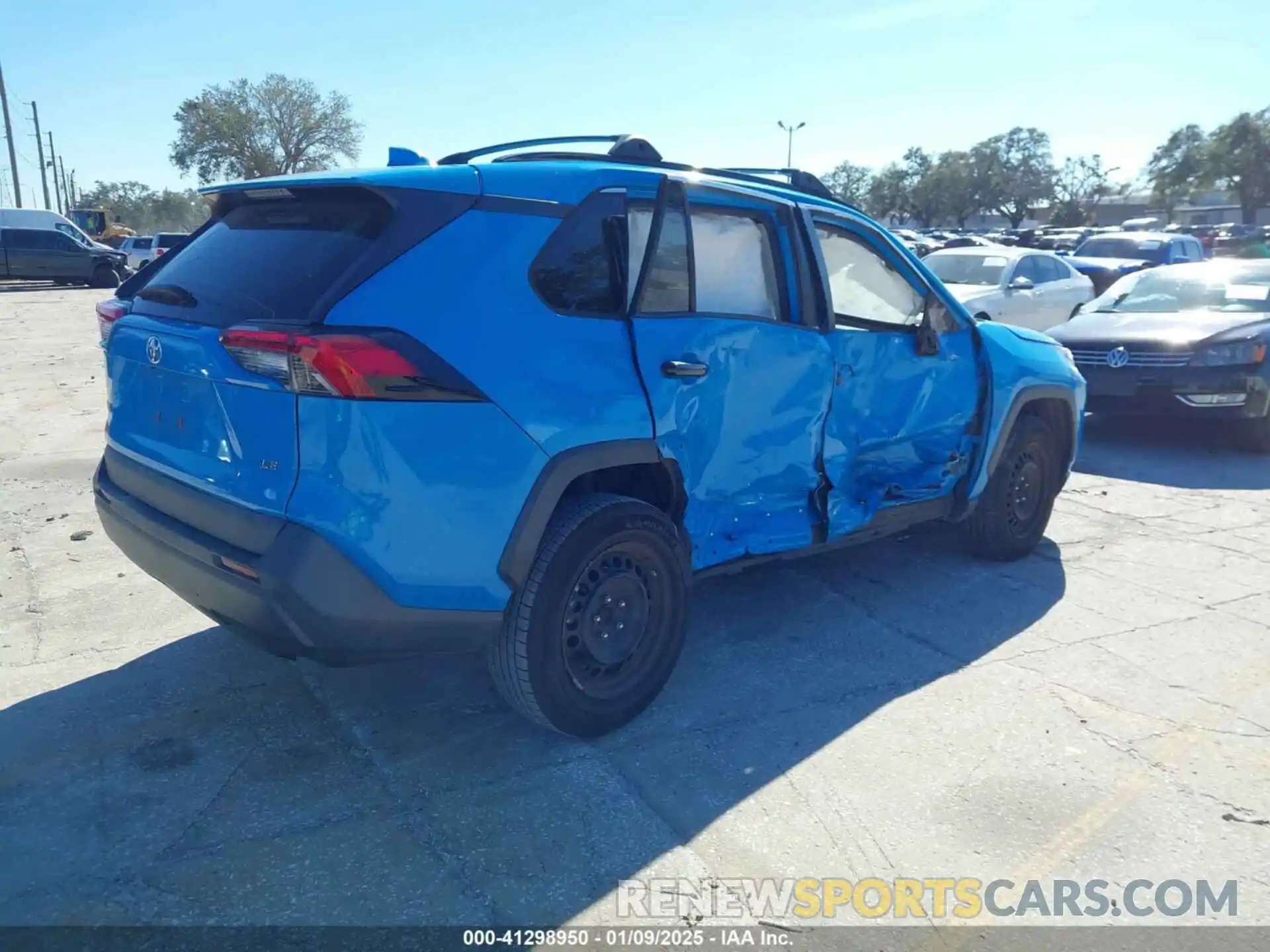 4 Photograph of a damaged car 2T3H1RFVXKW042150 TOYOTA RAV4 2019