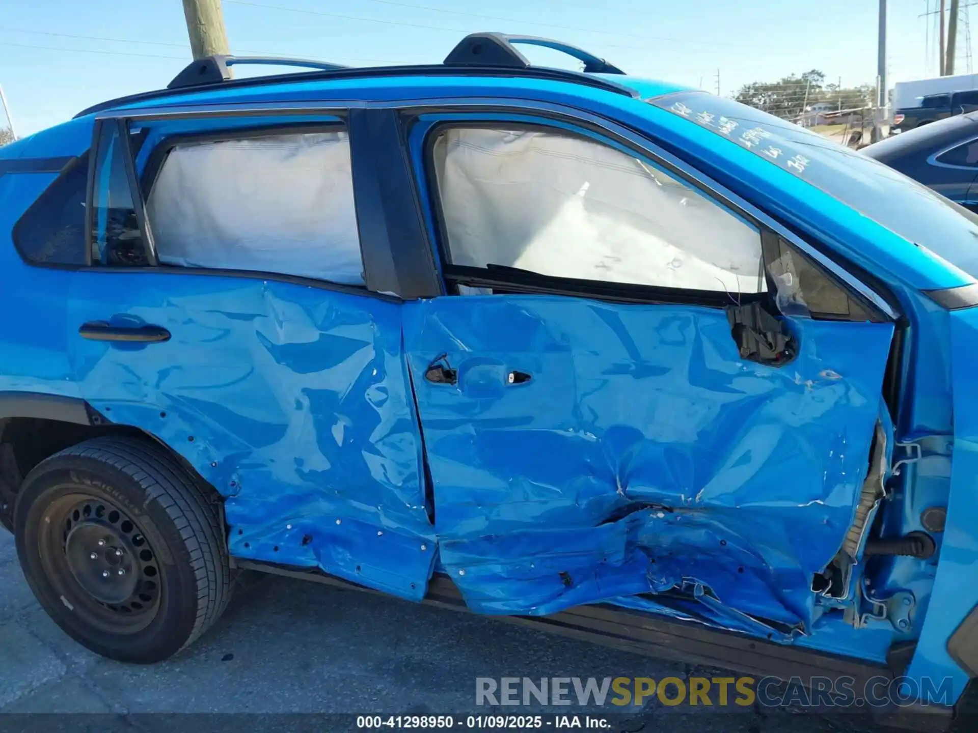 6 Photograph of a damaged car 2T3H1RFVXKW042150 TOYOTA RAV4 2019