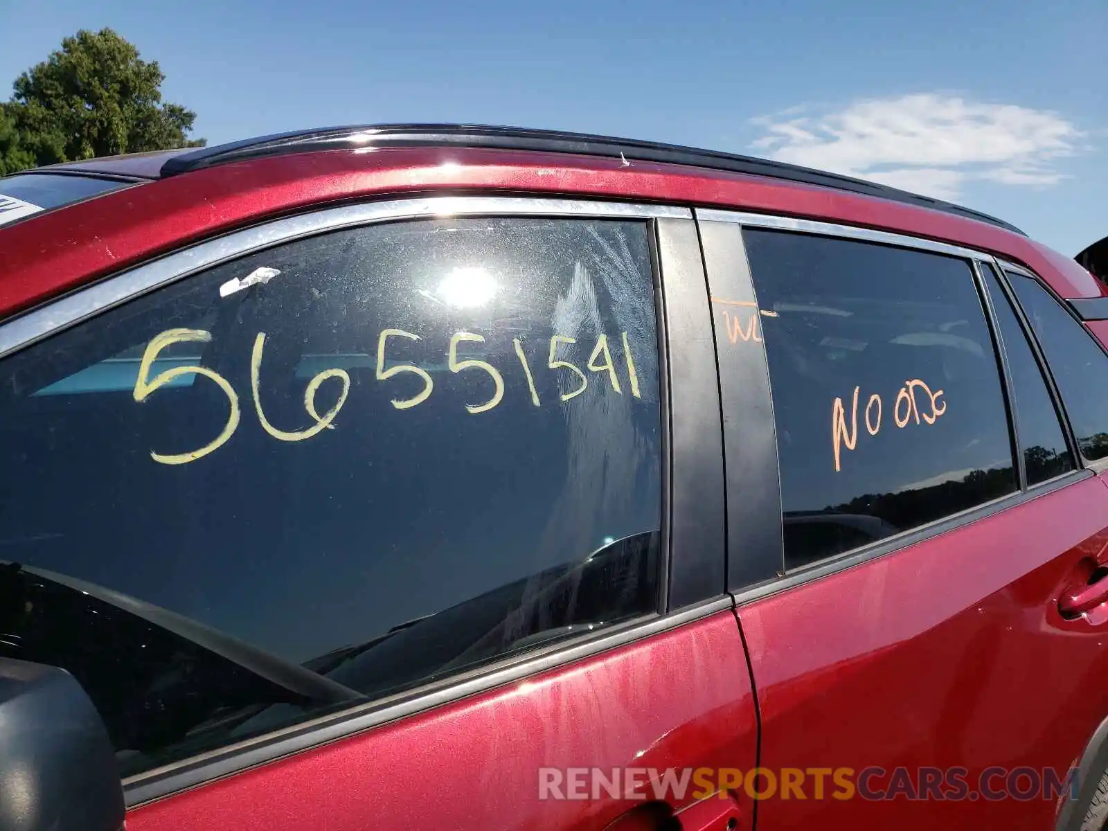 9 Photograph of a damaged car 2T3H1RFVXKW049843 TOYOTA RAV4 2019