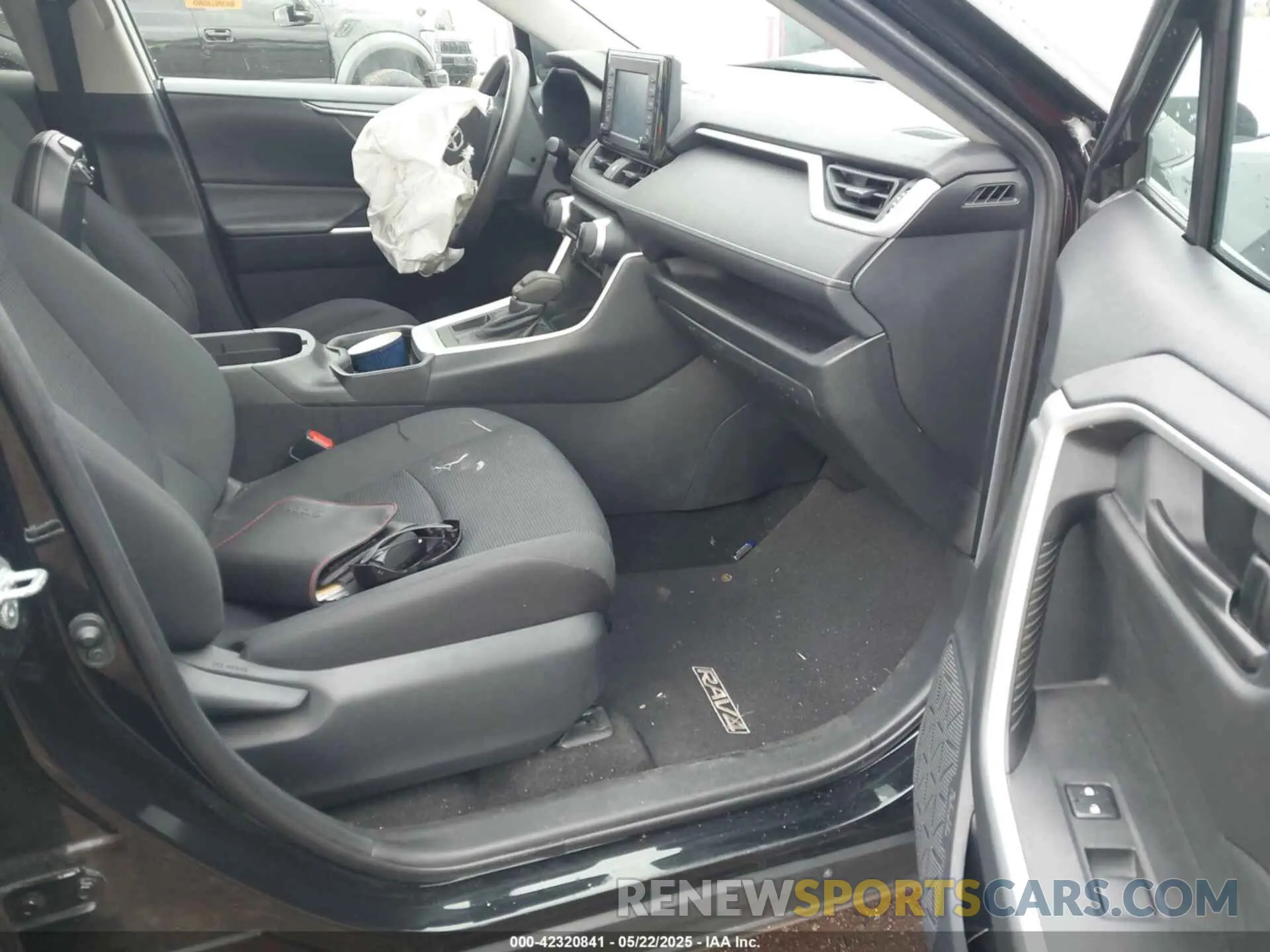 5 Photograph of a damaged car 2T3H1RFVXKW049910 TOYOTA RAV4 2019