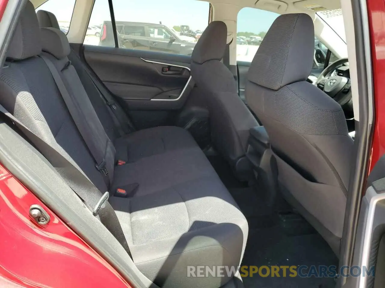 10 Photograph of a damaged car 2T3H1RFVXKW050264 TOYOTA RAV4 2019