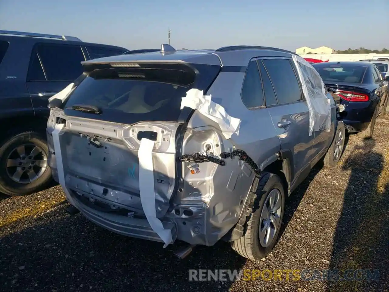 4 Photograph of a damaged car 2T3H1RFVXKW051897 TOYOTA RAV4 2019