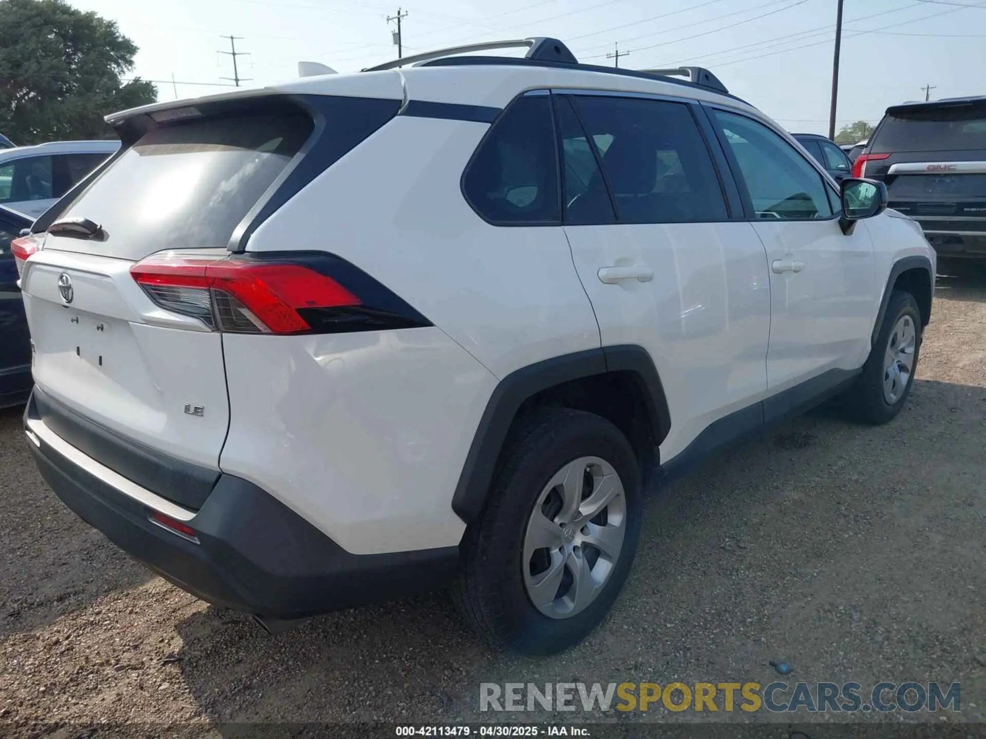 4 Photograph of a damaged car 2T3H1RFVXKW055268 TOYOTA RAV4 2019