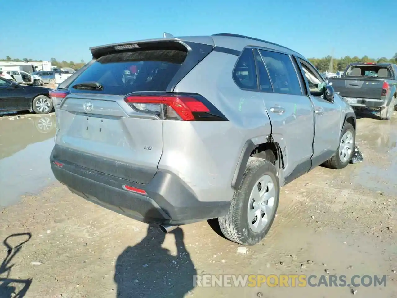 4 Photograph of a damaged car 2T3H1RFVXKW057313 TOYOTA RAV4 2019