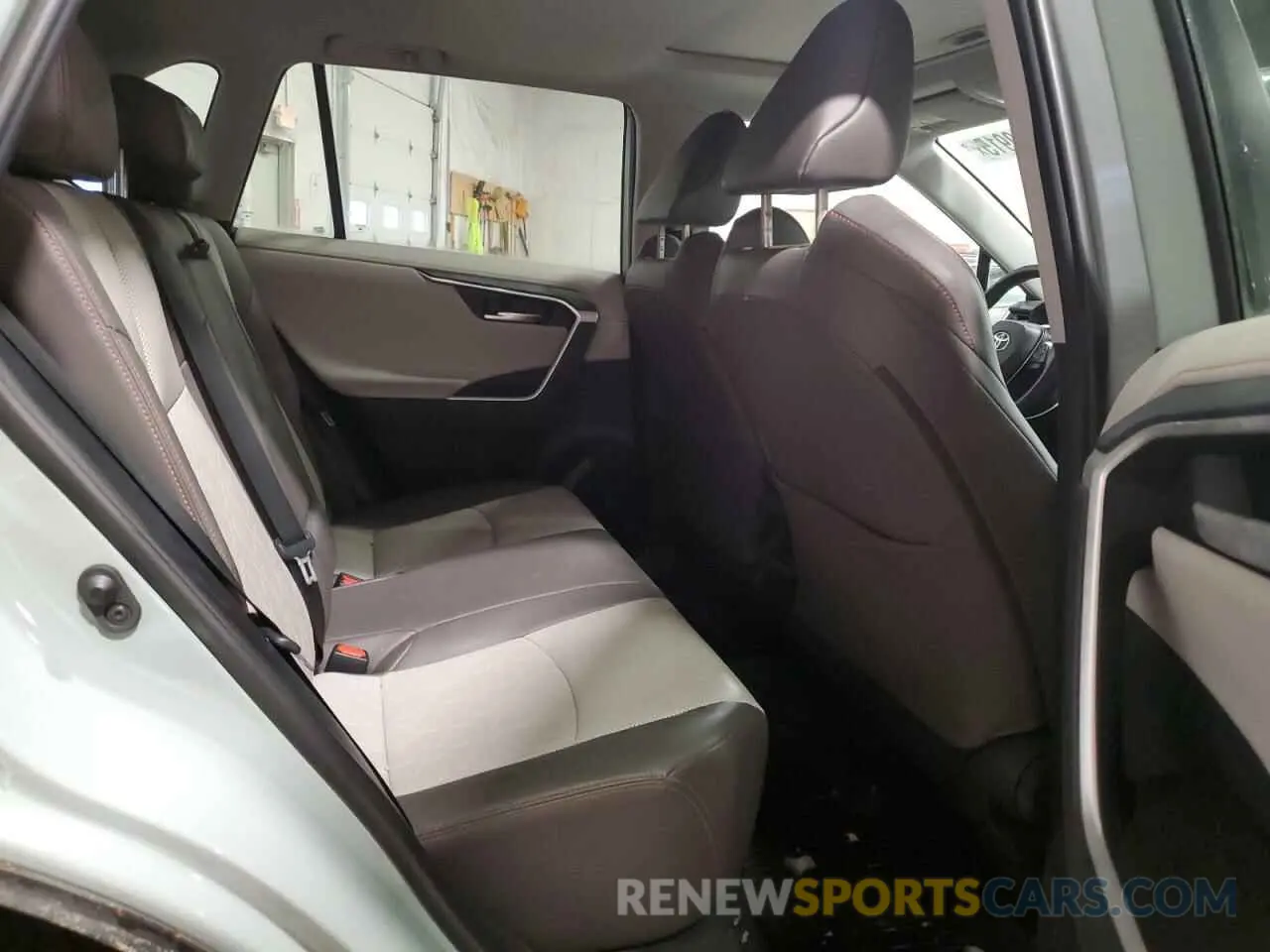 11 Photograph of a damaged car 2T3J1RFV0KW003987 TOYOTA RAV4 2019