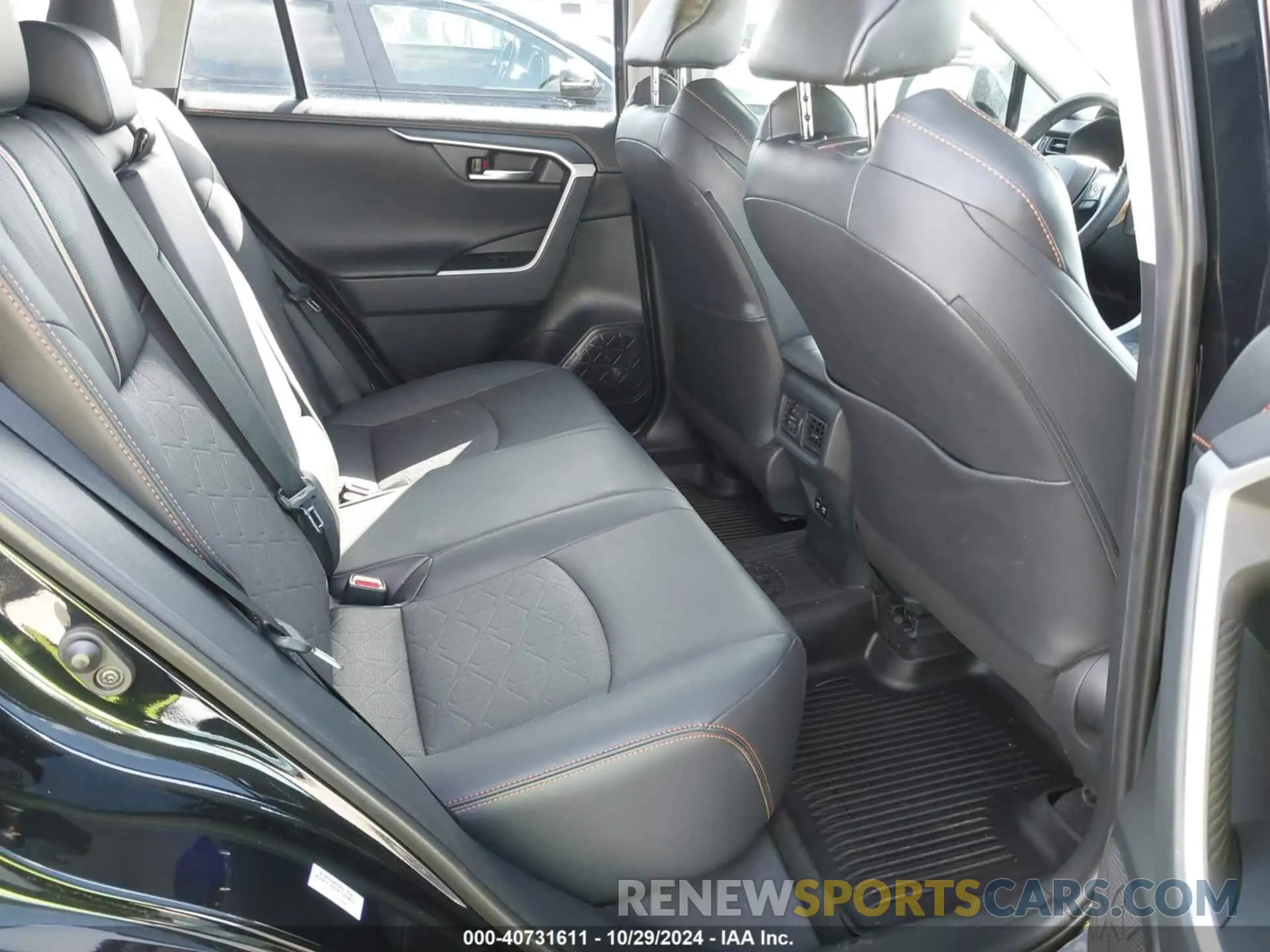 8 Photograph of a damaged car 2T3J1RFV0KW008655 TOYOTA RAV4 2019