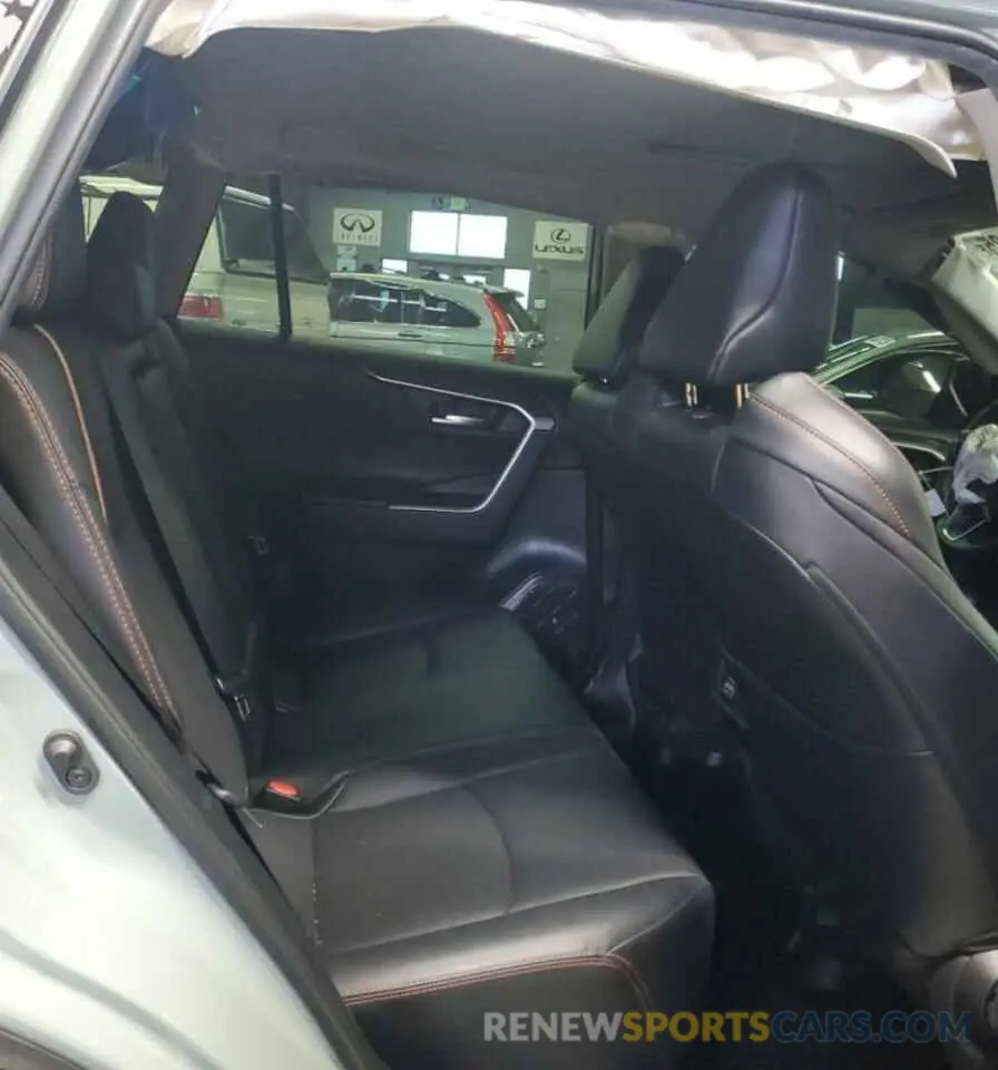 11 Photograph of a damaged car 2T3J1RFV0KW019414 TOYOTA RAV4 2019