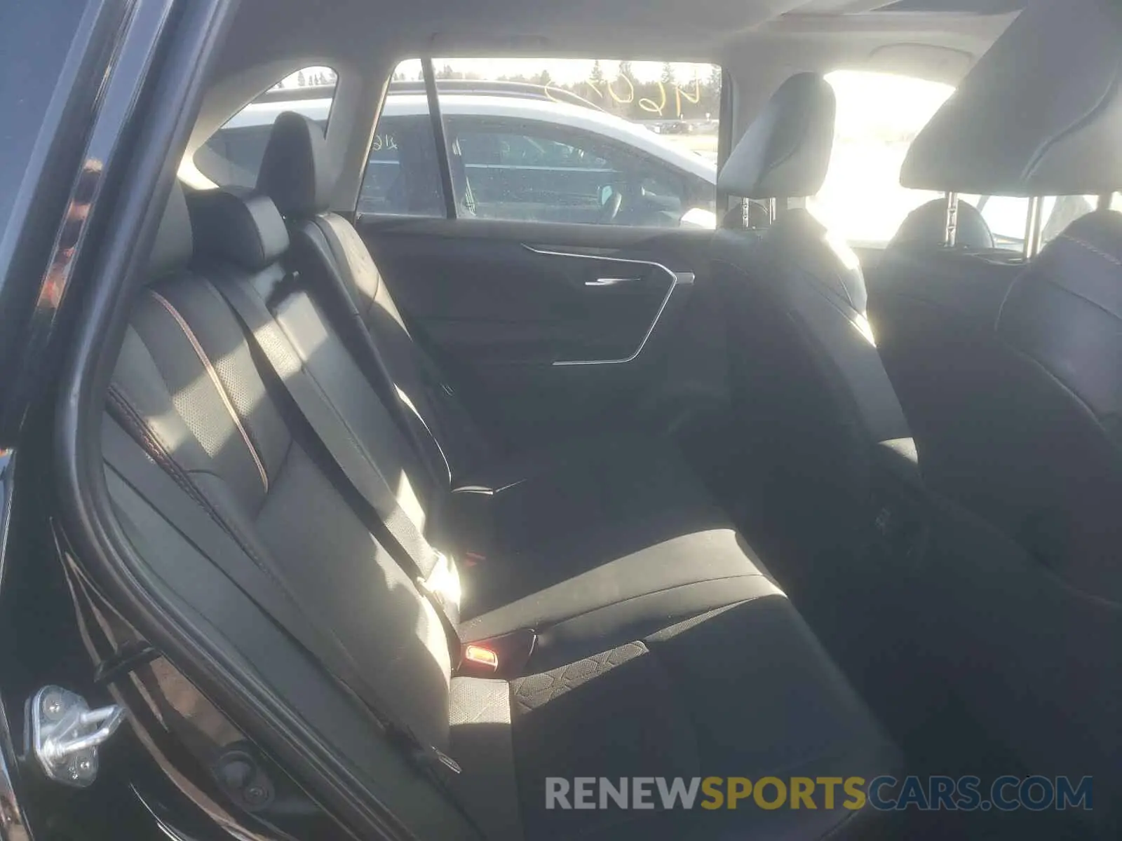 6 Photograph of a damaged car 2T3J1RFV0KW030543 TOYOTA RAV4 2019