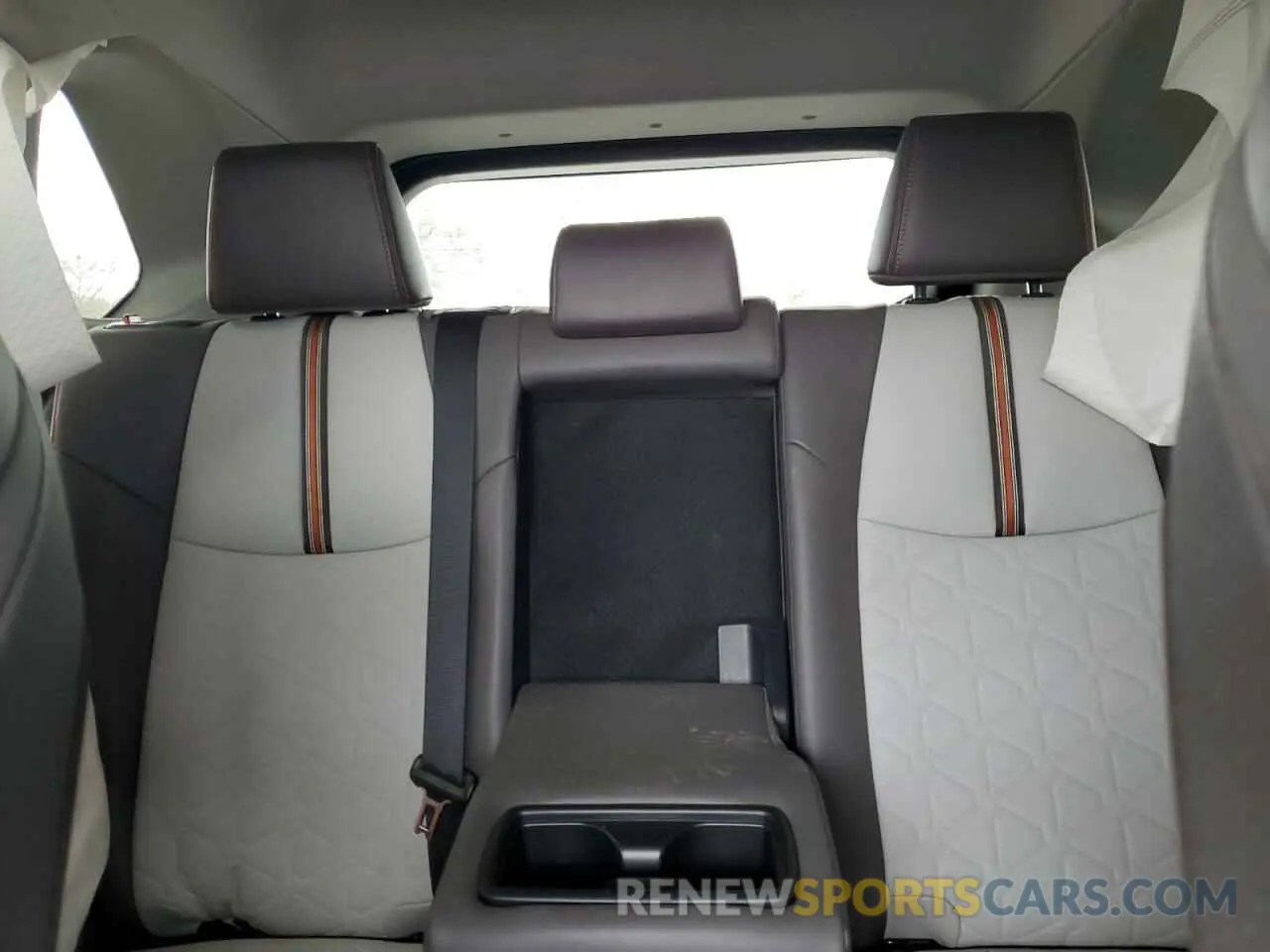 10 Photograph of a damaged car 2T3J1RFV0KW033331 TOYOTA RAV4 2019