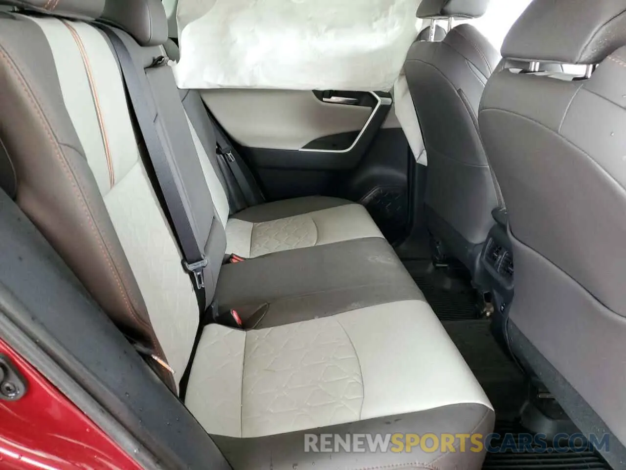 11 Photograph of a damaged car 2T3J1RFV0KW033331 TOYOTA RAV4 2019