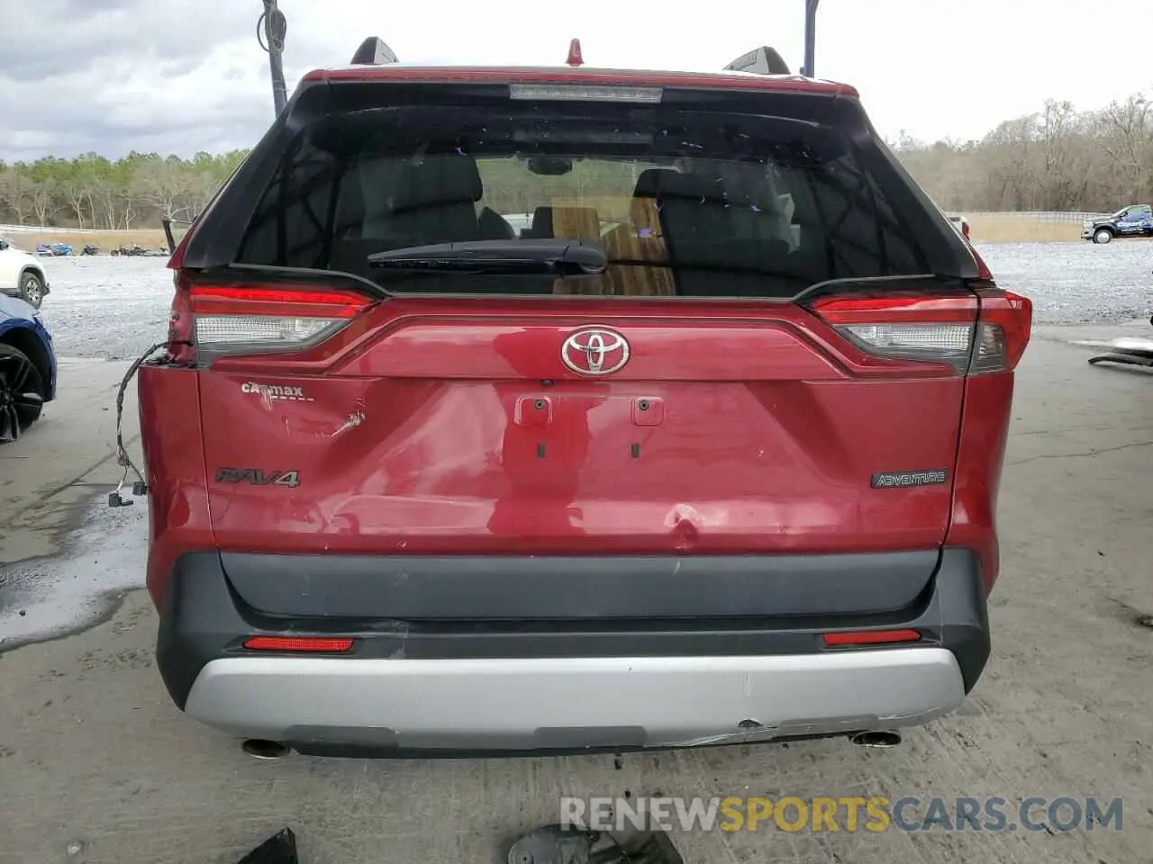 6 Photograph of a damaged car 2T3J1RFV0KW033331 TOYOTA RAV4 2019