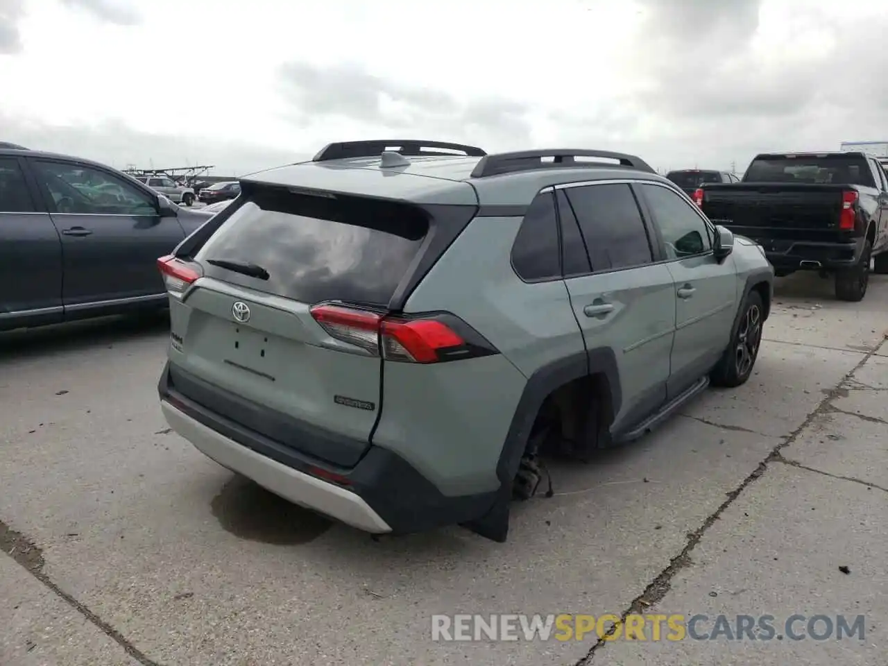 4 Photograph of a damaged car 2T3J1RFV0KW044619 TOYOTA RAV4 2019