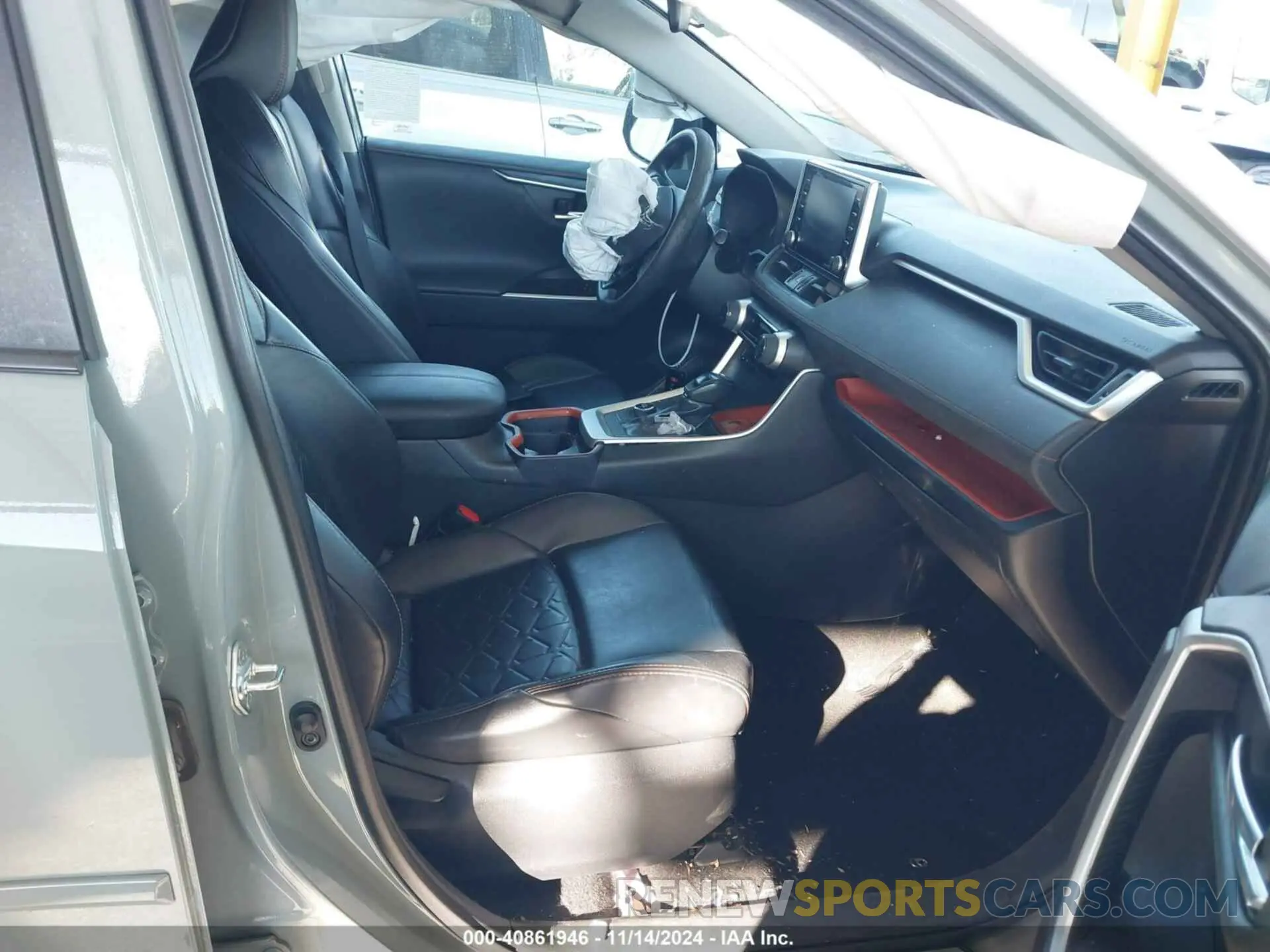 5 Photograph of a damaged car 2T3J1RFV1KC029354 TOYOTA RAV4 2019