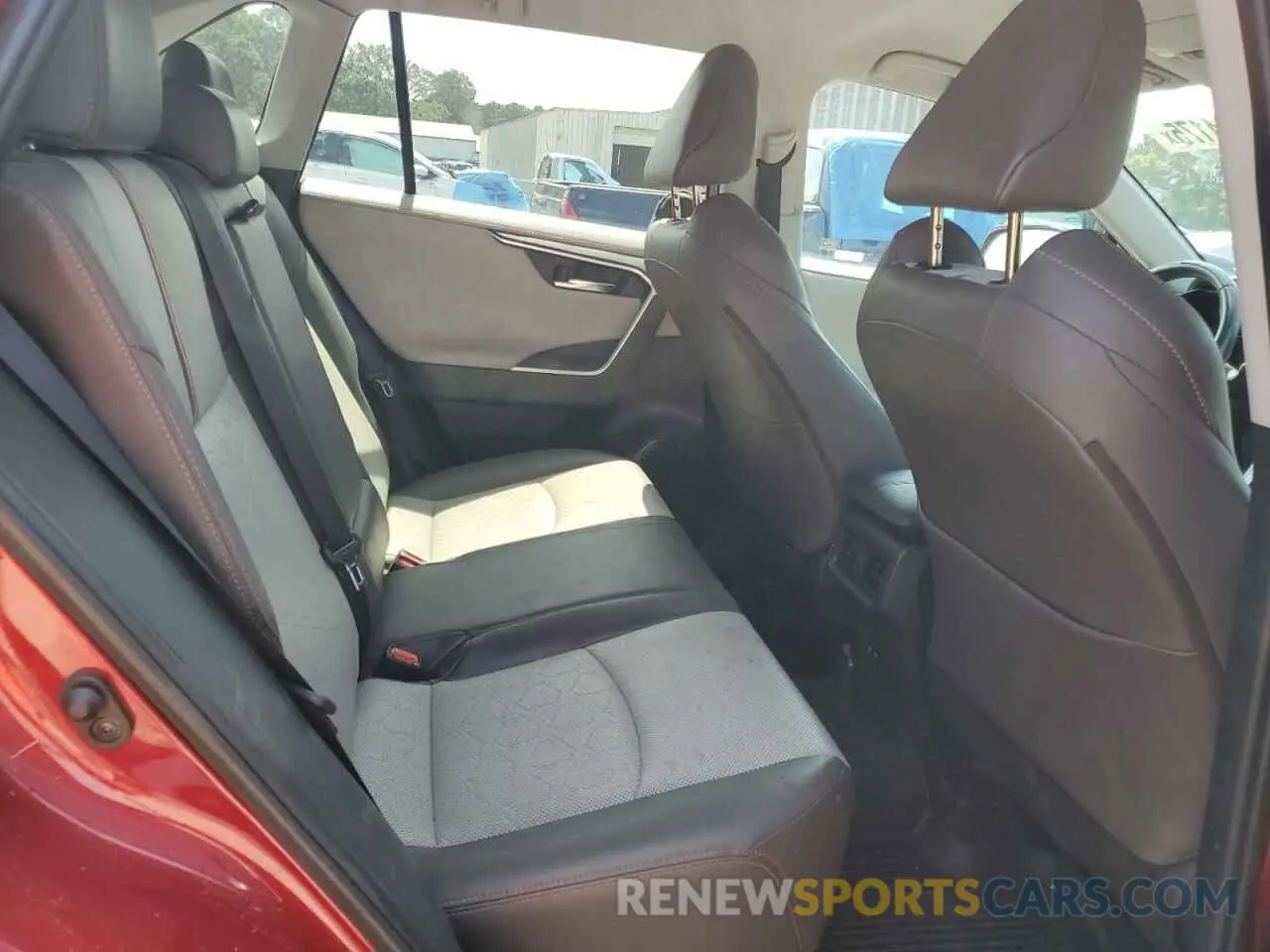 10 Photograph of a damaged car 2T3J1RFV1KW006025 TOYOTA RAV4 2019